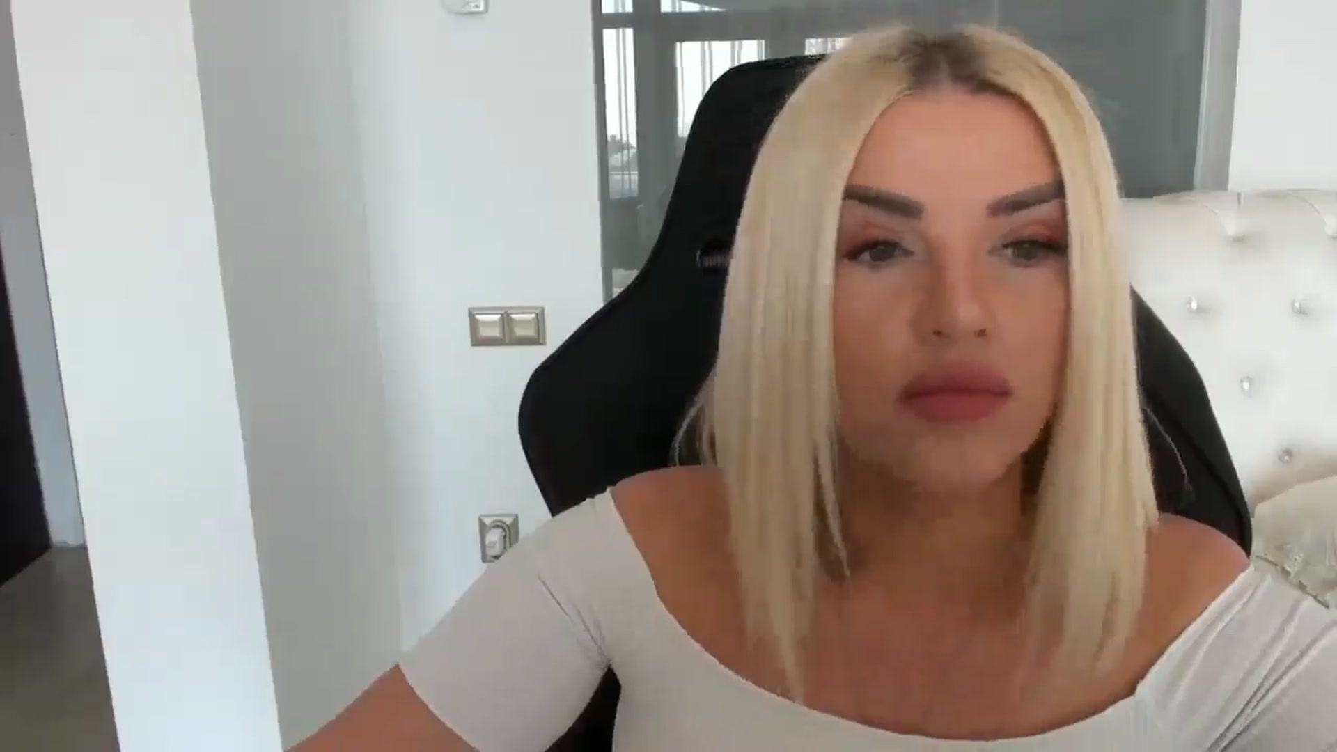 Gallery image thumbnail from Allesia_'s myfreecams stream on, 03/10/2025, 12:08 image 8 of 20