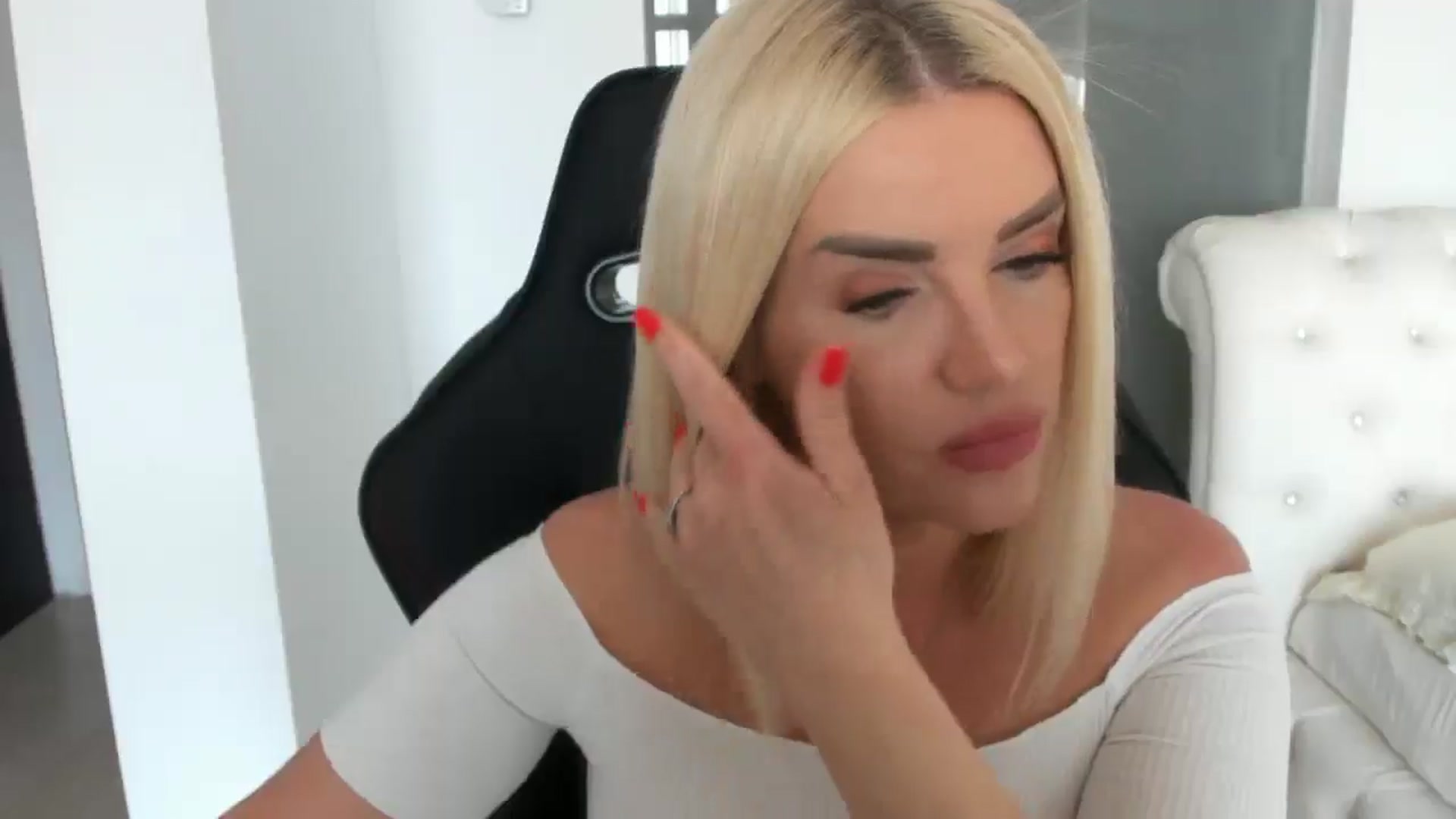 Gallery image thumbnail from Allesia_'s myfreecams stream on, 03/10/2025, 12:08 image 12 of 20
