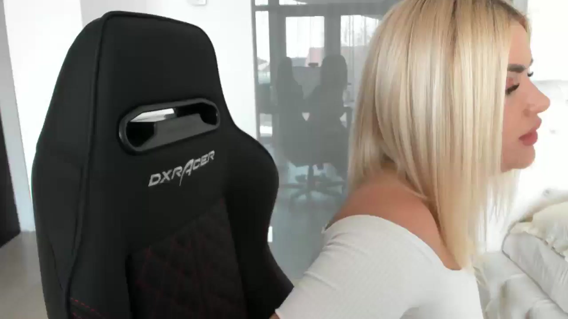 Gallery image thumbnail from Allesia_'s myfreecams stream on, 03/10/2025, 12:08 image 14 of 20