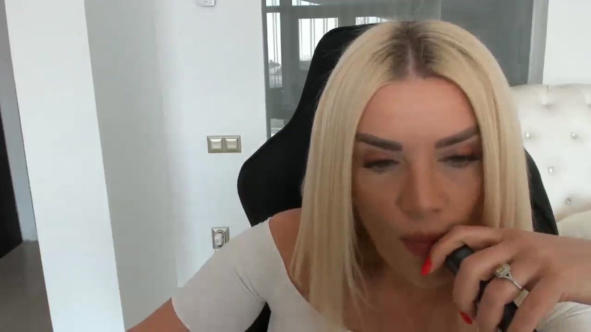 Gallery image thumbnail from Allesia_'s myfreecams stream on, 03/10/2025, 12:08 image 7 of 20