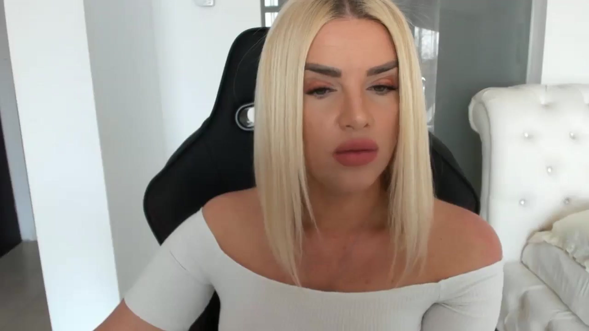 Gallery image thumbnail from Allesia_'s myfreecams stream on, 03/10/2025, 12:08 image 13 of 20