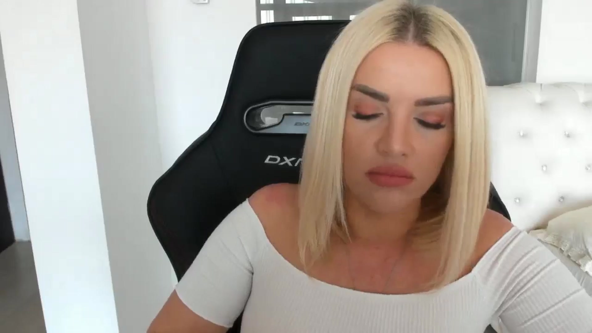Gallery image thumbnail from Allesia_'s myfreecams stream on, 03/10/2025, 12:08 image 19 of 20