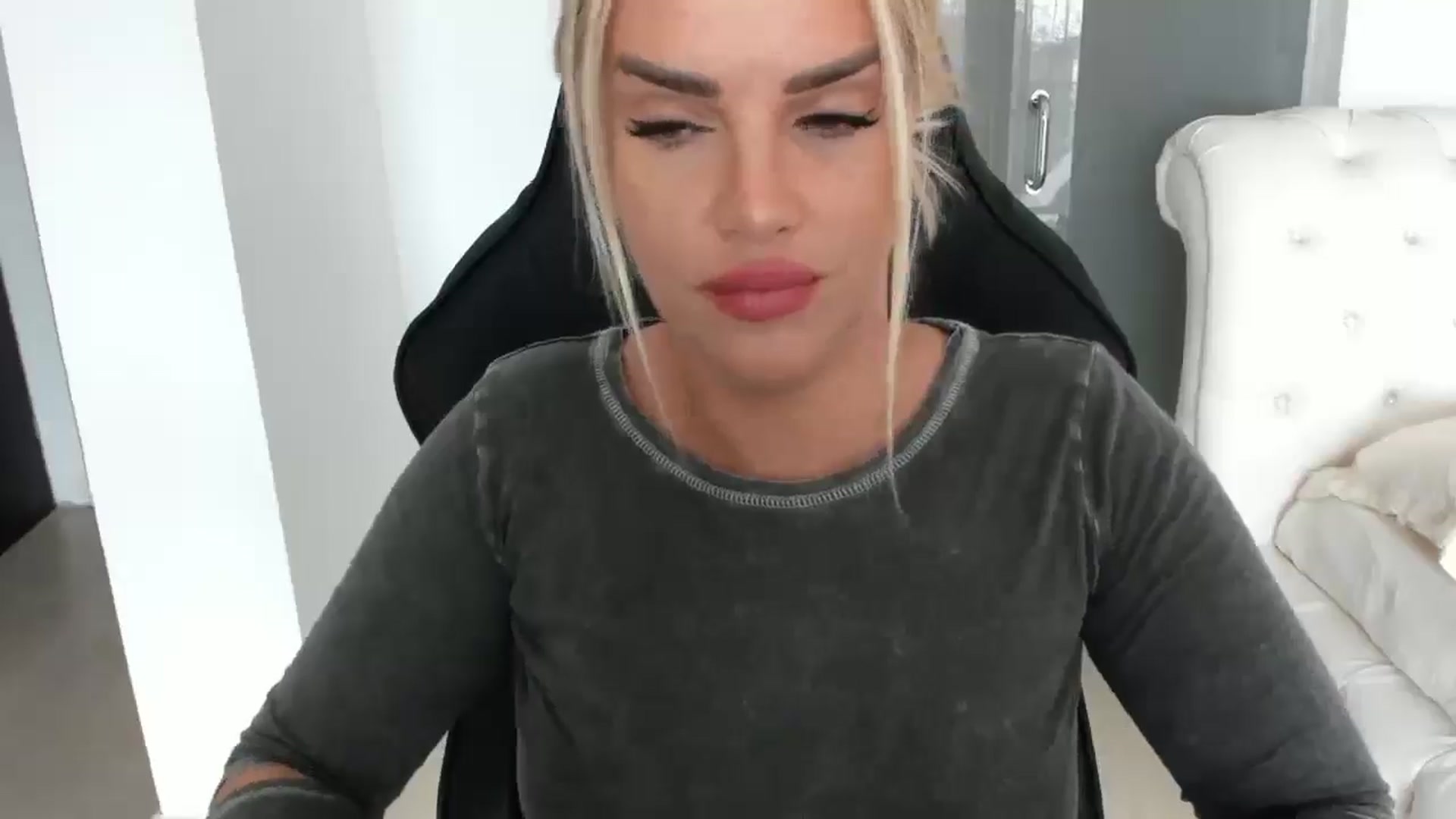 Gallery image thumbnail from Allesia_'s myfreecams stream on, 03/11/2025, 12:02 image 15 of 20