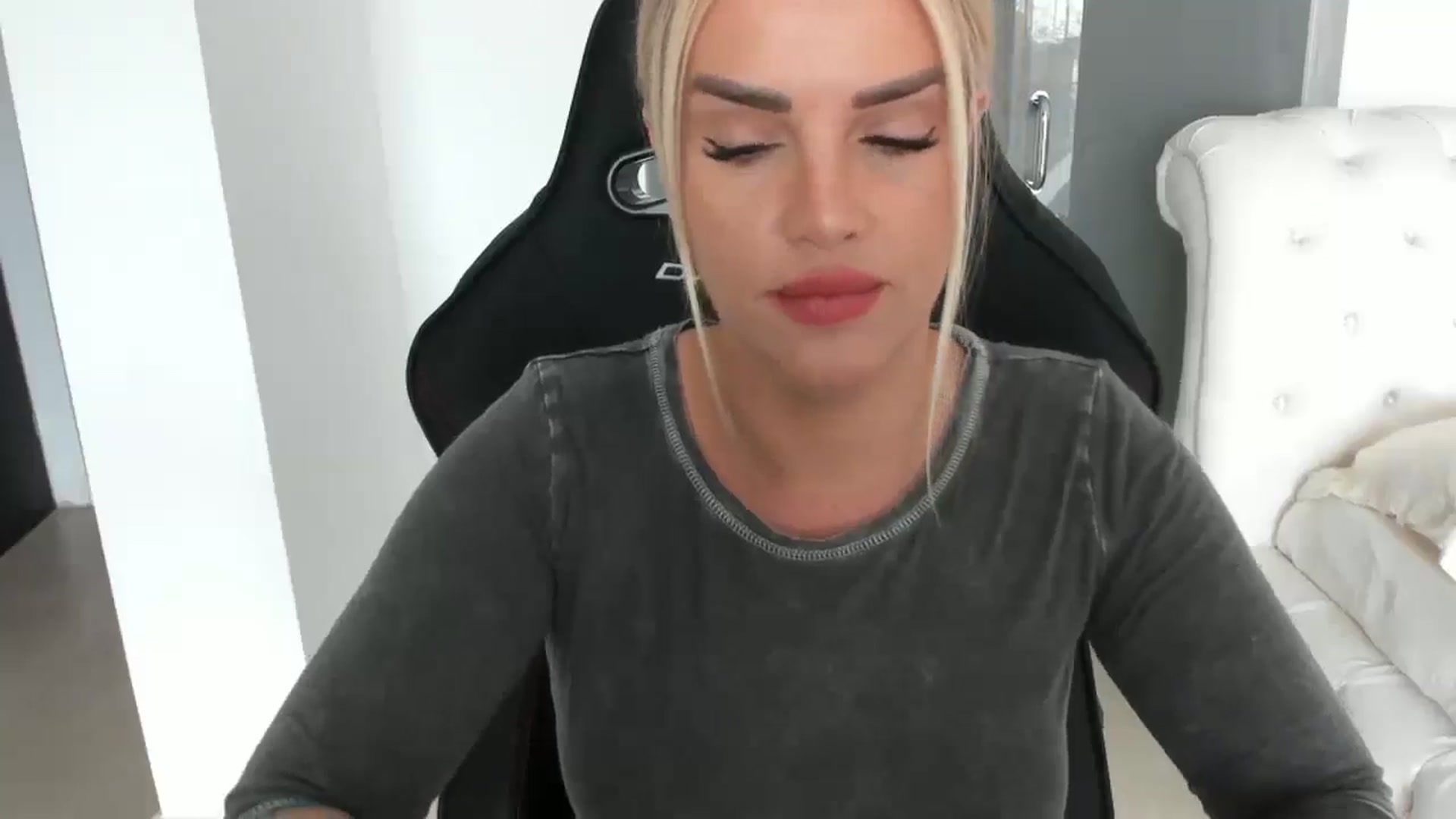Gallery image thumbnail from Allesia_'s myfreecams stream on, 03/11/2025, 12:02 image 7 of 20