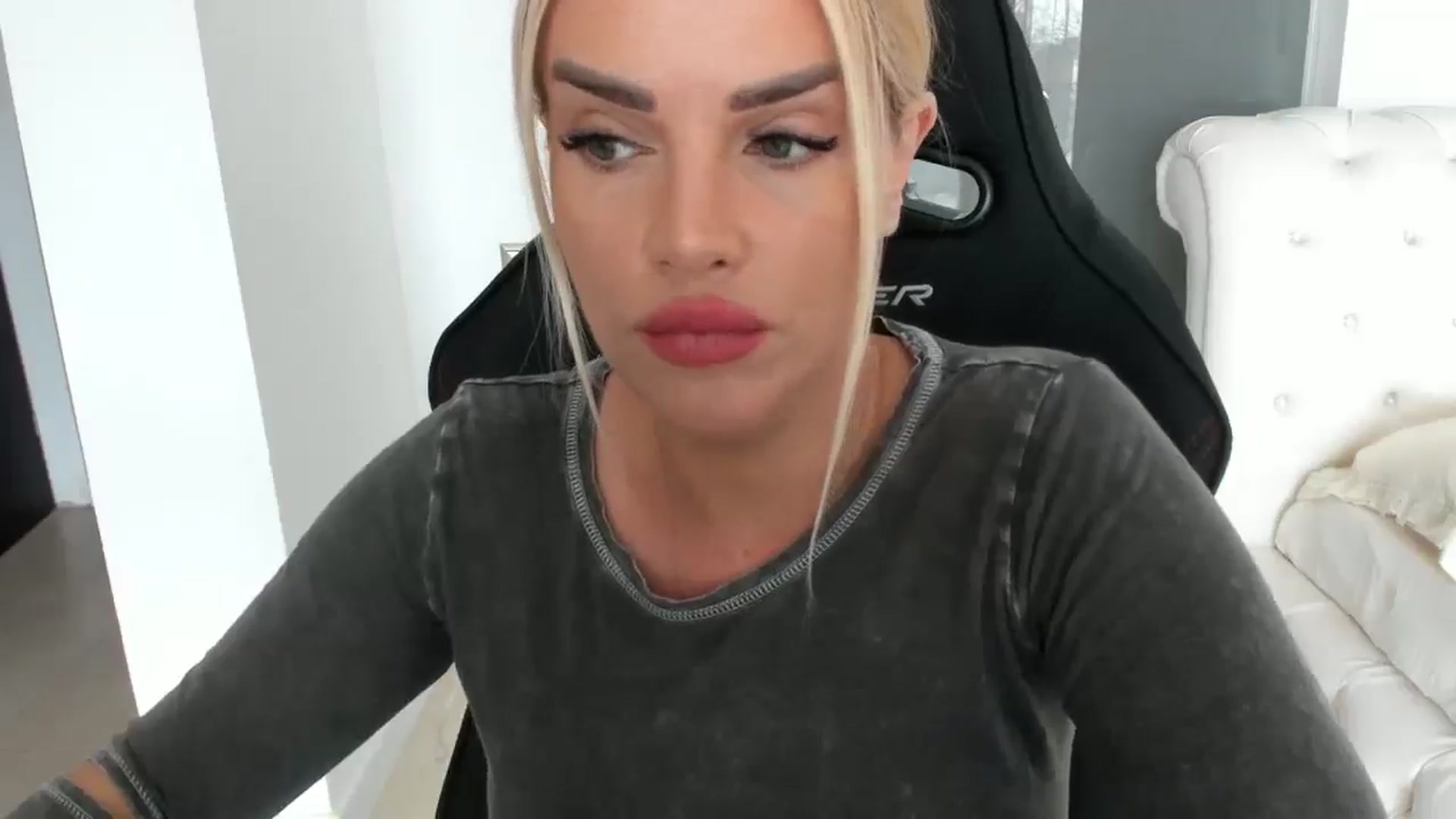 Gallery image thumbnail from Allesia_'s myfreecams stream on, 03/11/2025, 12:02 image 2 of 20