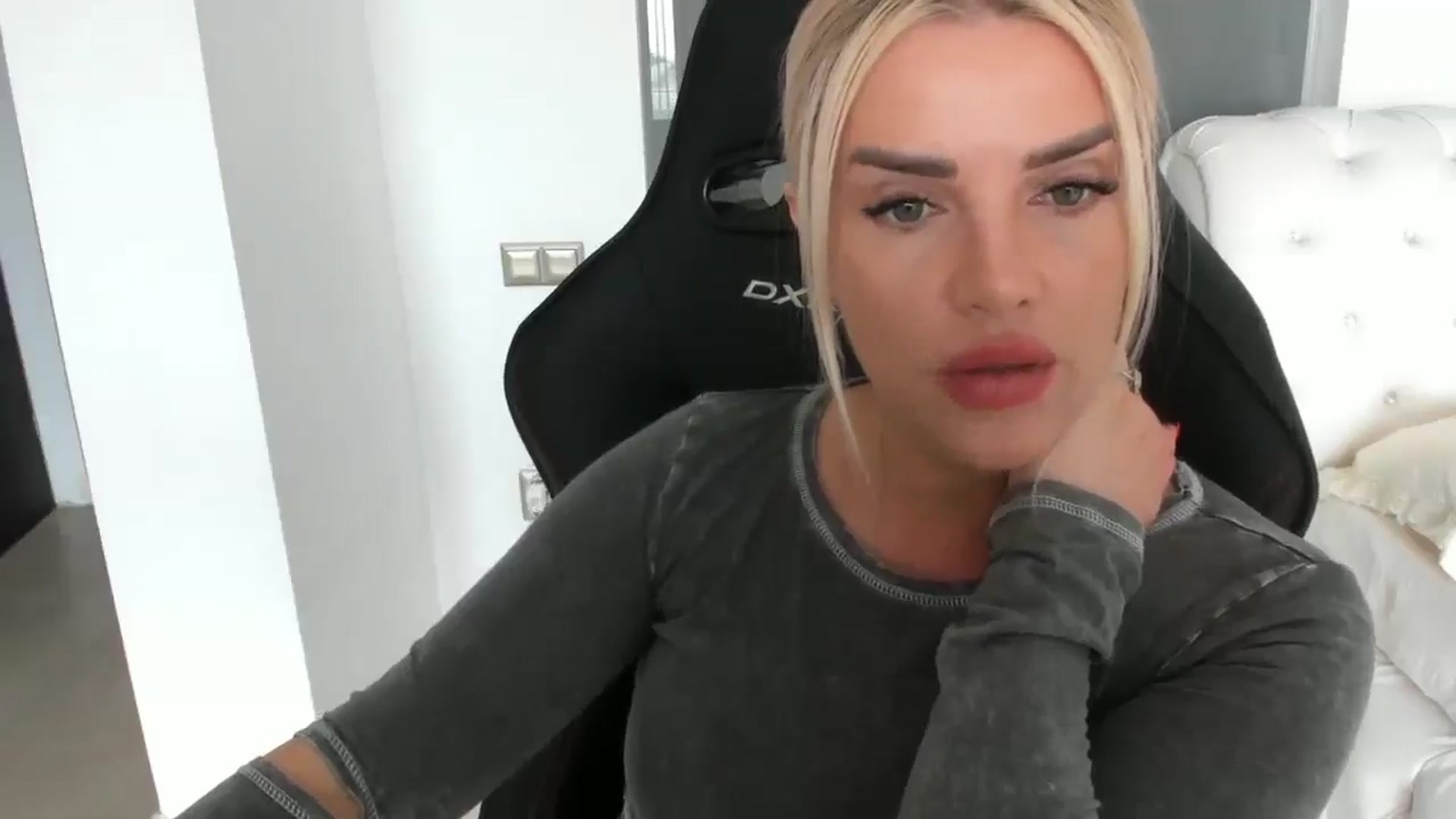 Gallery image thumbnail from Allesia_'s myfreecams stream on, 03/11/2025, 12:02 image 10 of 20