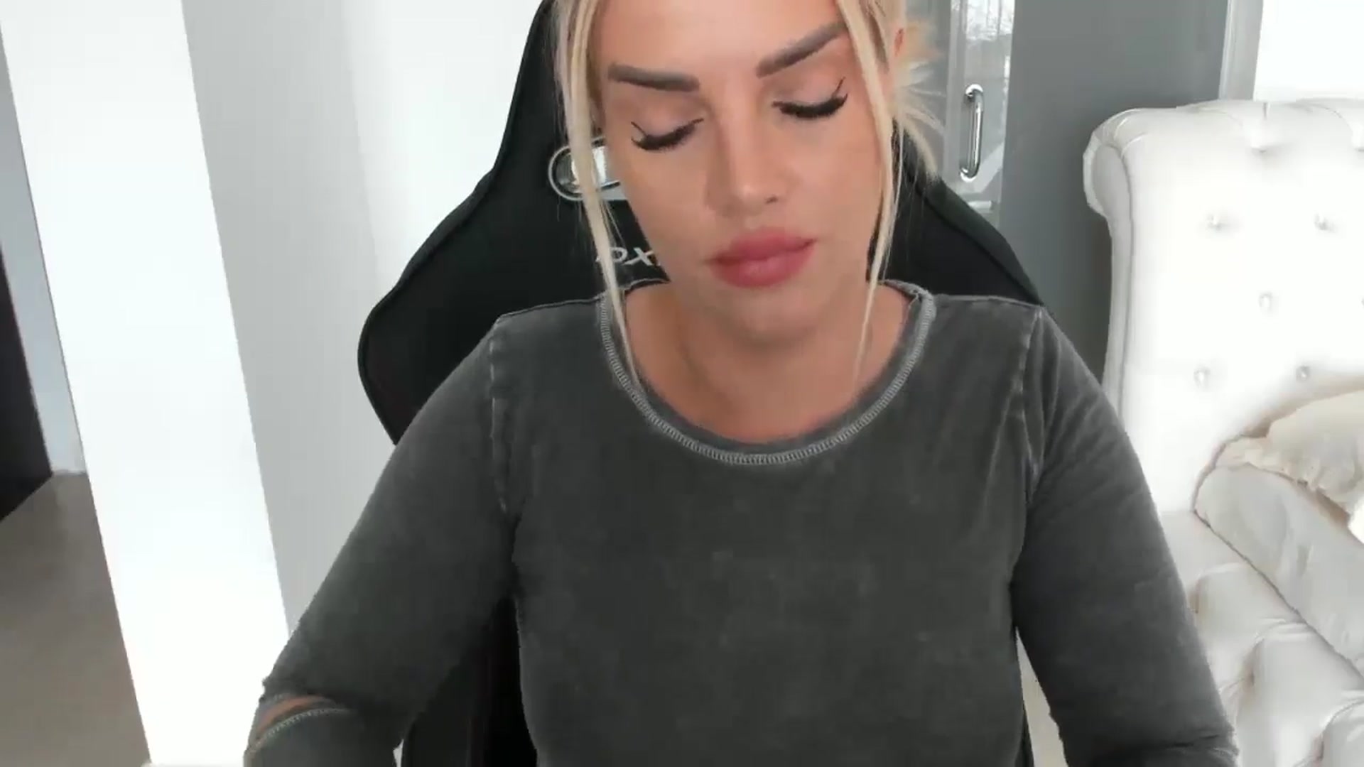Gallery image thumbnail from Allesia_'s myfreecams stream on, 03/11/2025, 12:02 image 12 of 20