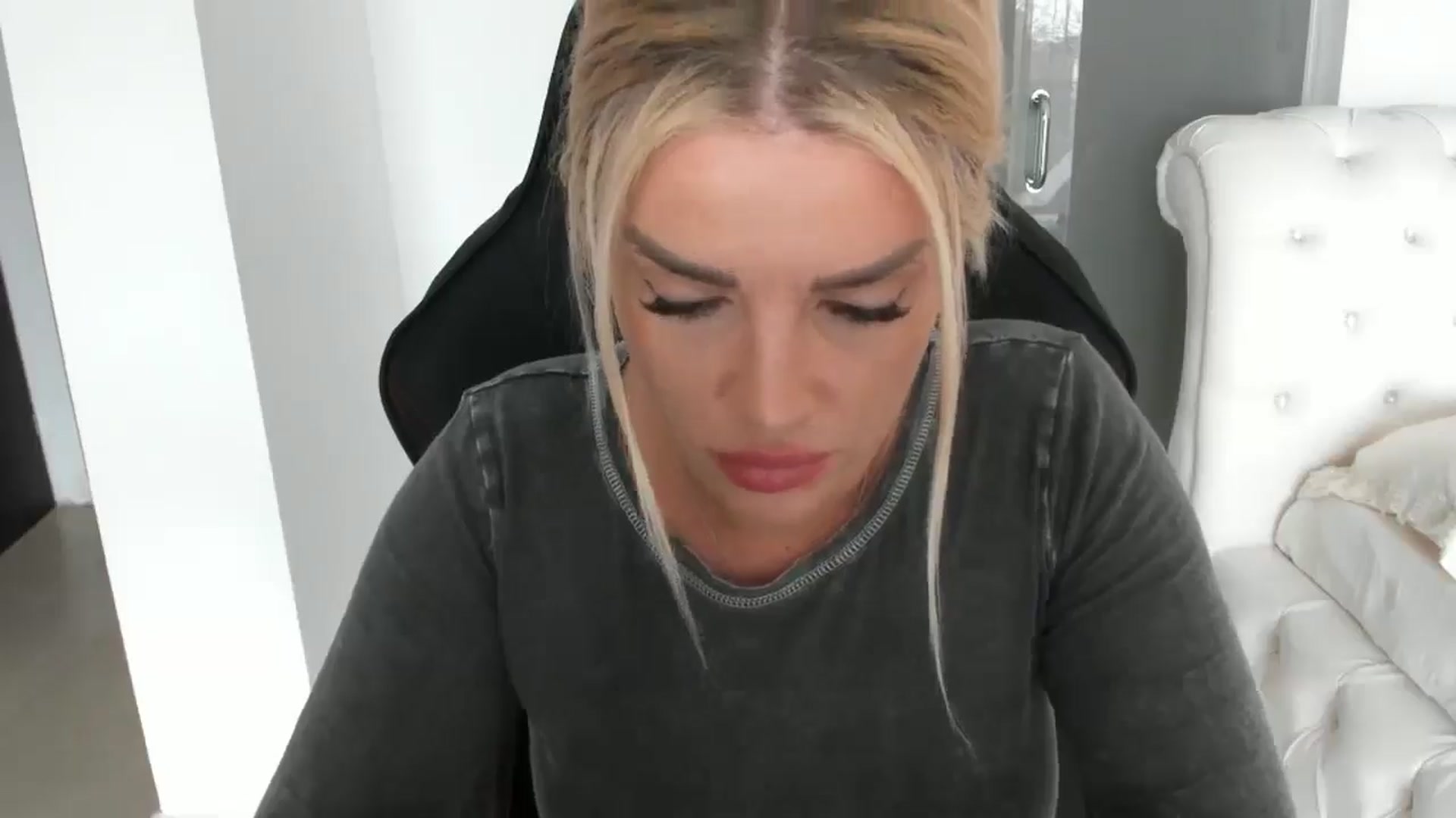 Gallery image thumbnail from Allesia_'s myfreecams stream on, 03/11/2025, 12:02 image 20 of 20