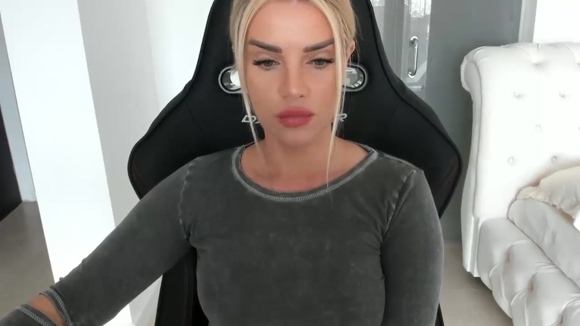Gallery image thumbnail from Allesia_'s myfreecams stream on, 03/11/2025, 12:02 image 8 of 20