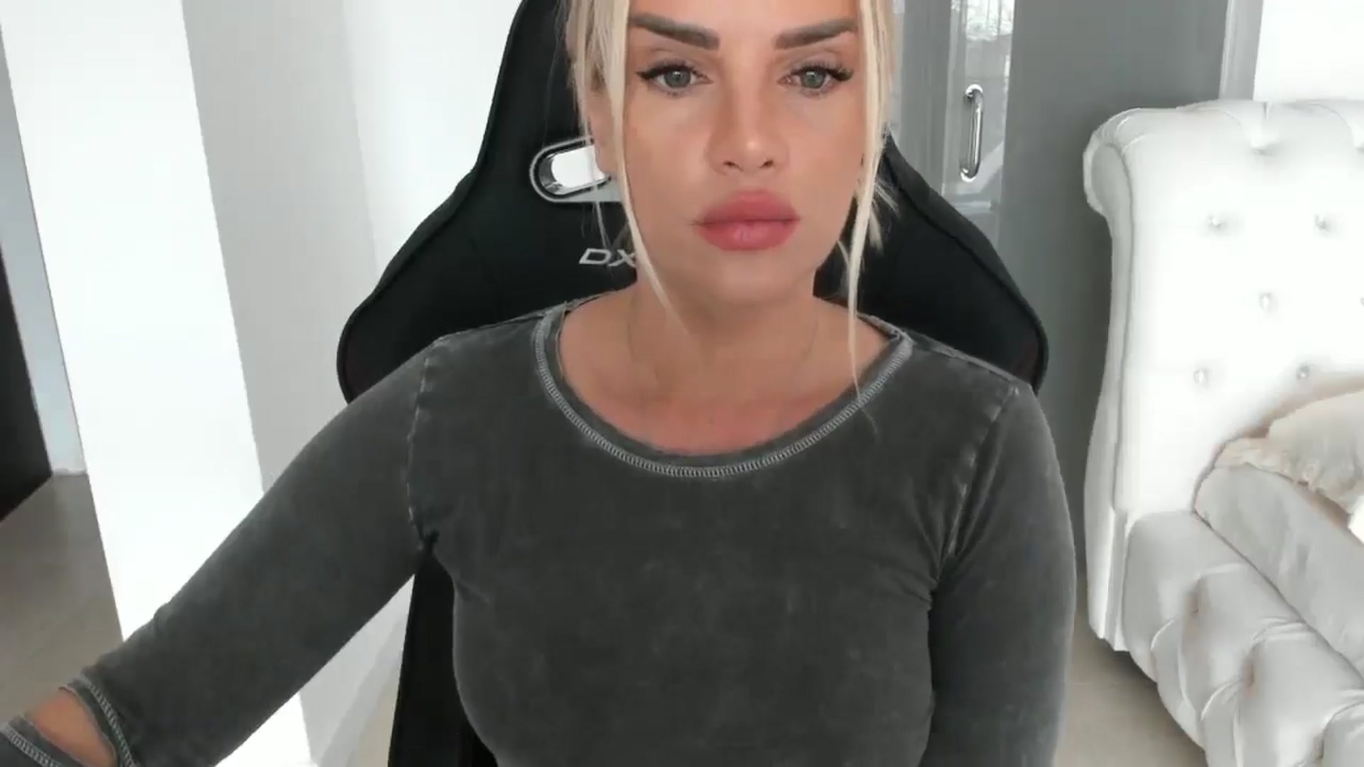 Gallery image thumbnail from Allesia_'s myfreecams stream on, 03/11/2025, 12:02 image 18 of 20