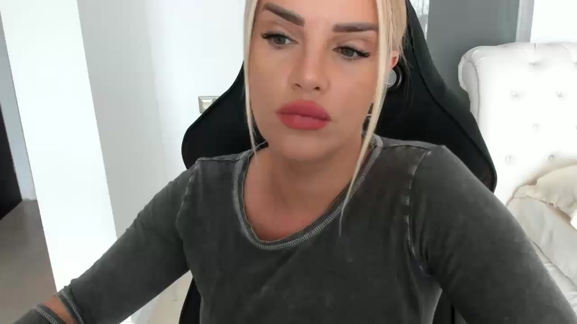 Gallery image thumbnail from Allesia_'s myfreecams stream on, 03/11/2025, 12:02 image 1 of 20
