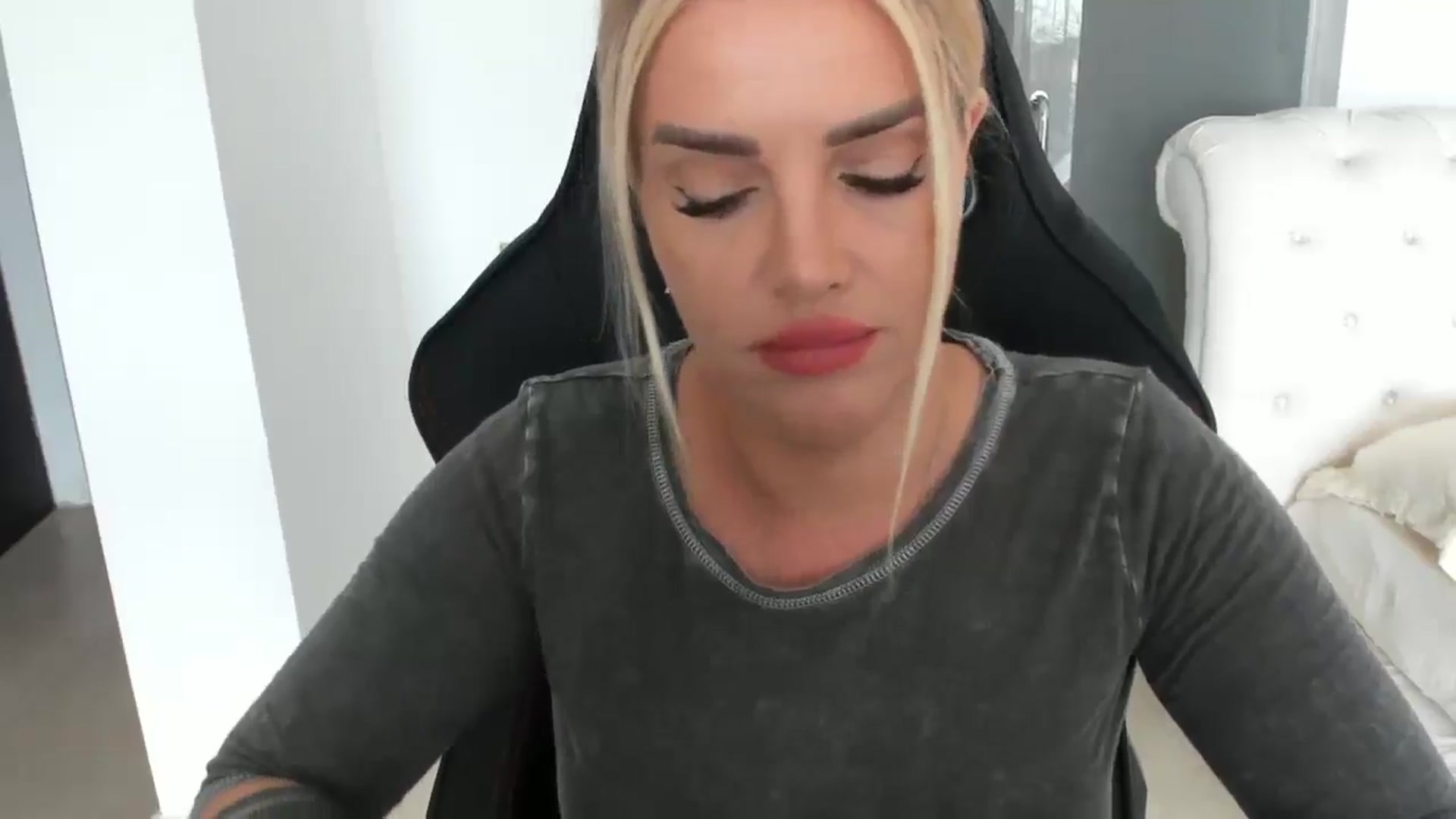 Gallery image thumbnail from Allesia_'s myfreecams stream on, 03/11/2025, 12:02 image 3 of 20