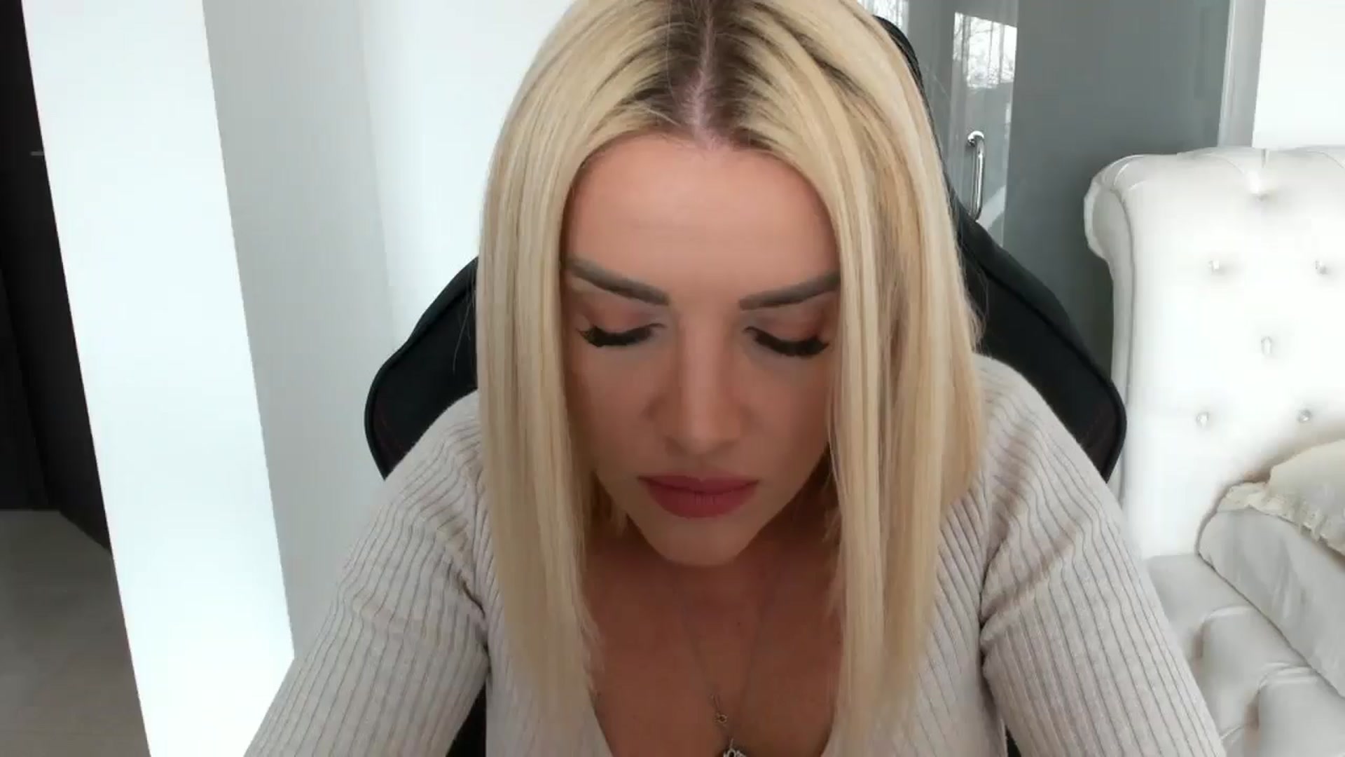 Gallery image thumbnail from Allesia_'s myfreecams stream on, 03/12/2025, 10:57 image 7 of 20