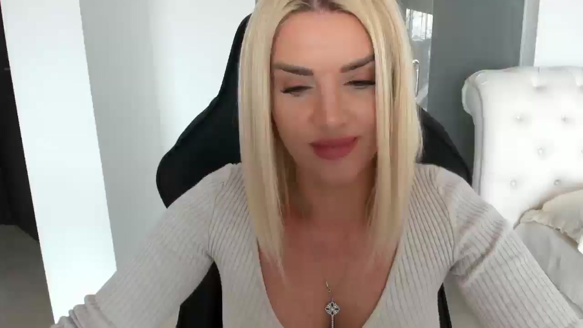 Gallery image thumbnail from Allesia_'s myfreecams stream on, 03/12/2025, 10:57 image 4 of 20