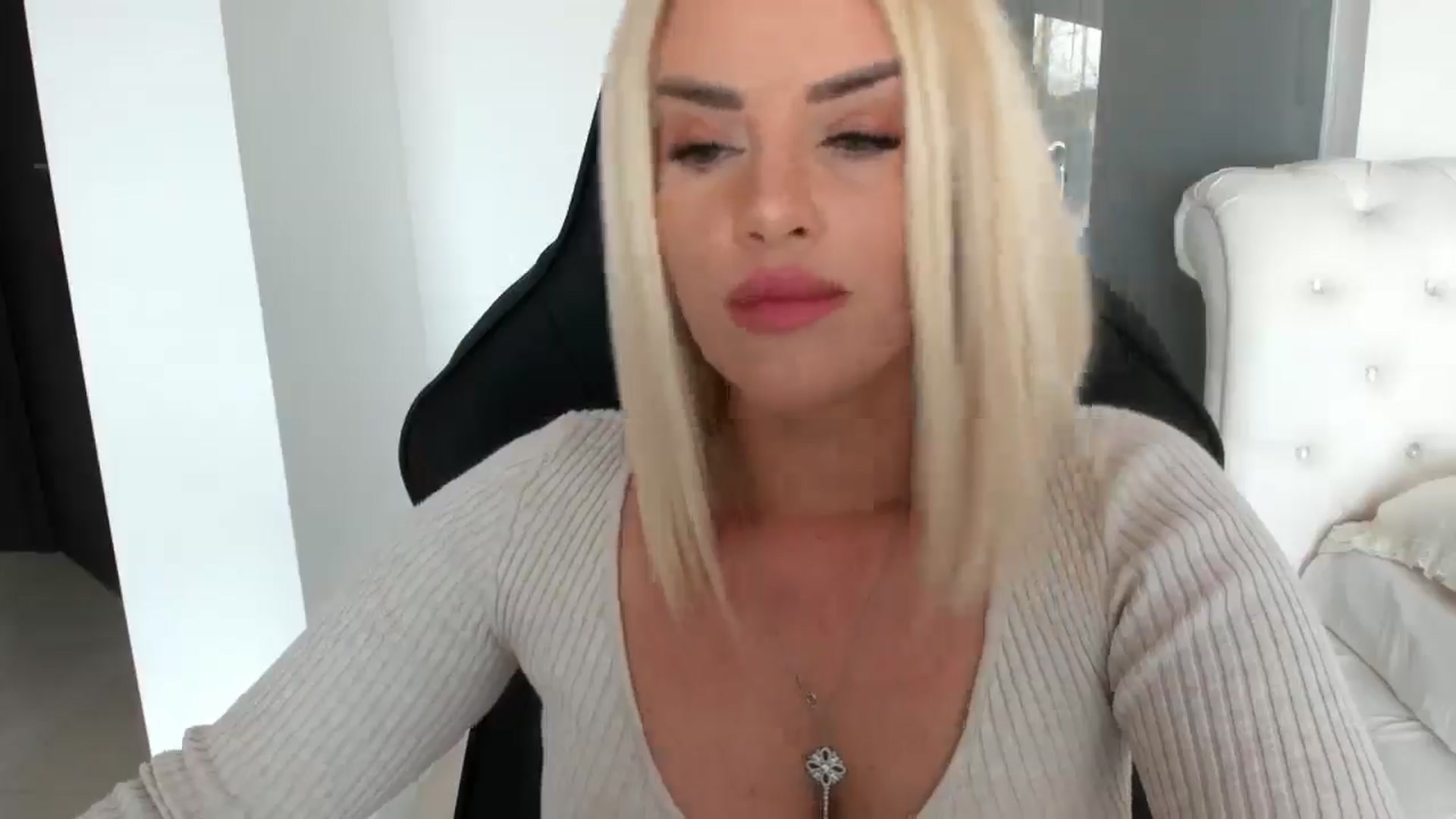 Gallery image thumbnail from Allesia_'s myfreecams stream on, 03/12/2025, 10:57 image 5 of 20