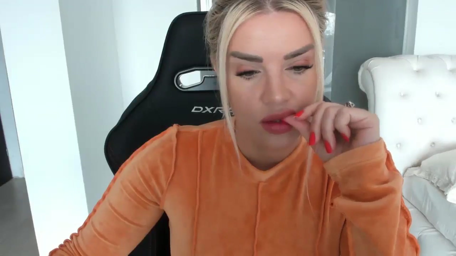 Gallery image thumbnail from Allesia_'s myfreecams stream on, 03/14/2025, 09:30 image 5 of 20