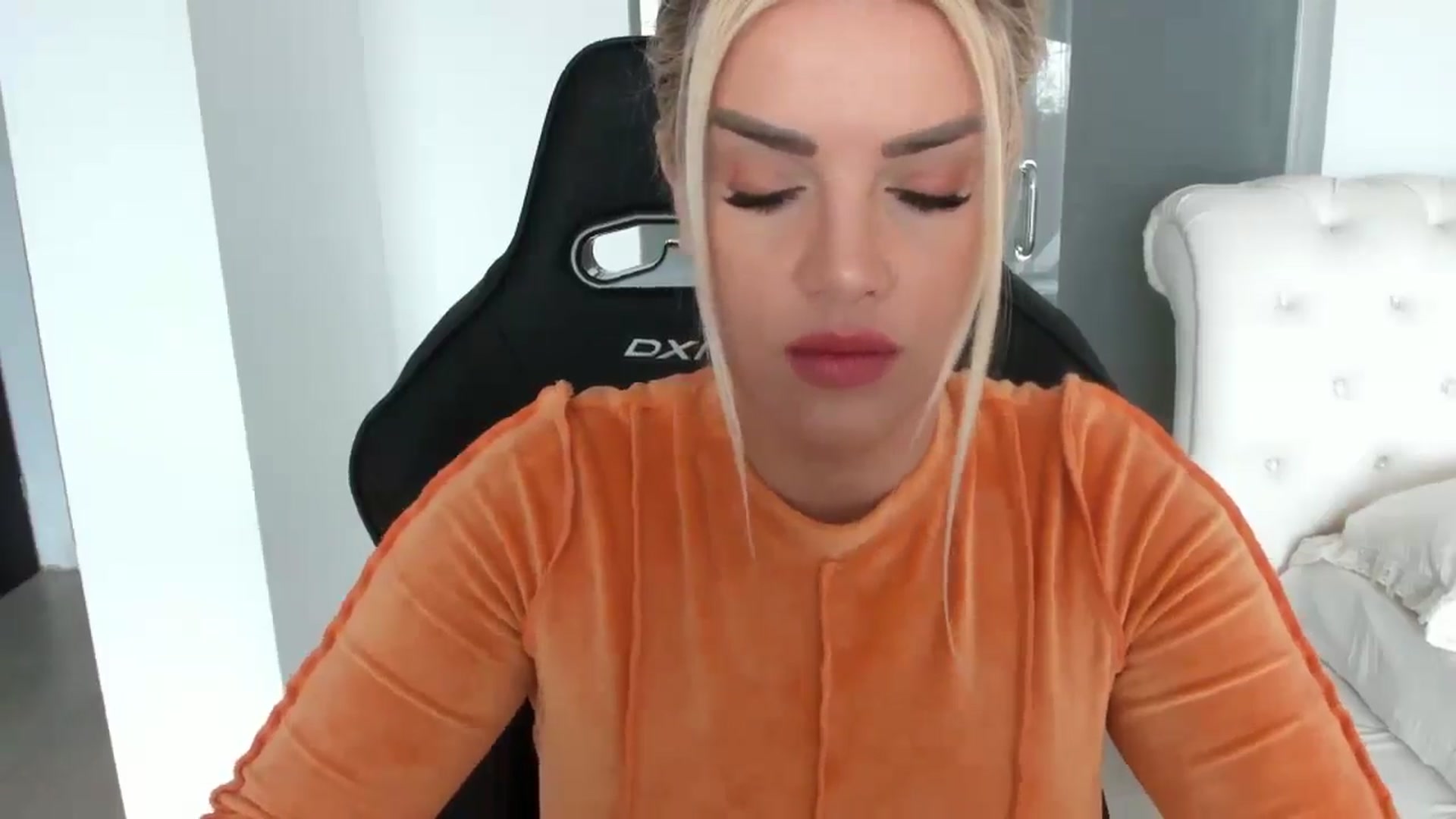 Gallery image thumbnail from Allesia_'s myfreecams stream on, 03/14/2025, 09:30 image 7 of 20
