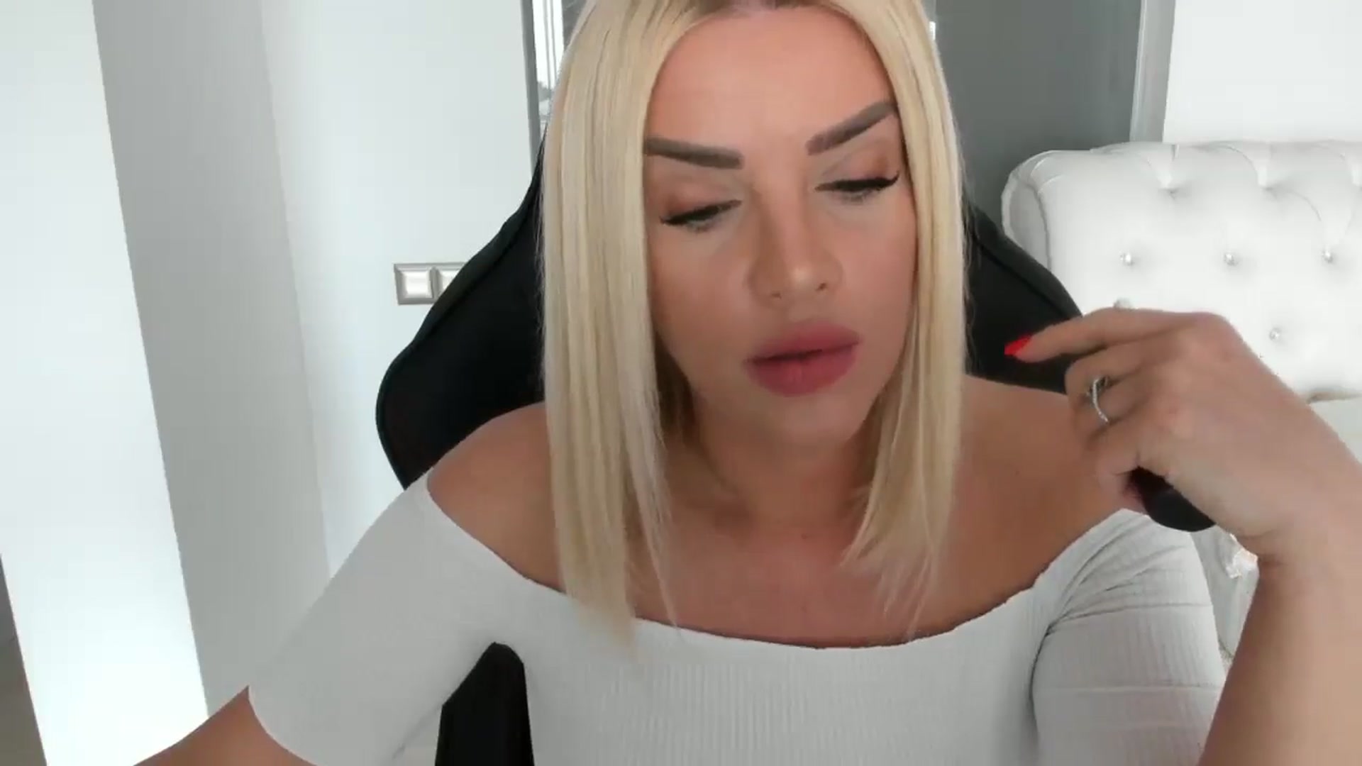Gallery image thumbnail from Allesia_'s myfreecams stream on, 03/15/2025, 10:45 image 7 of 20
