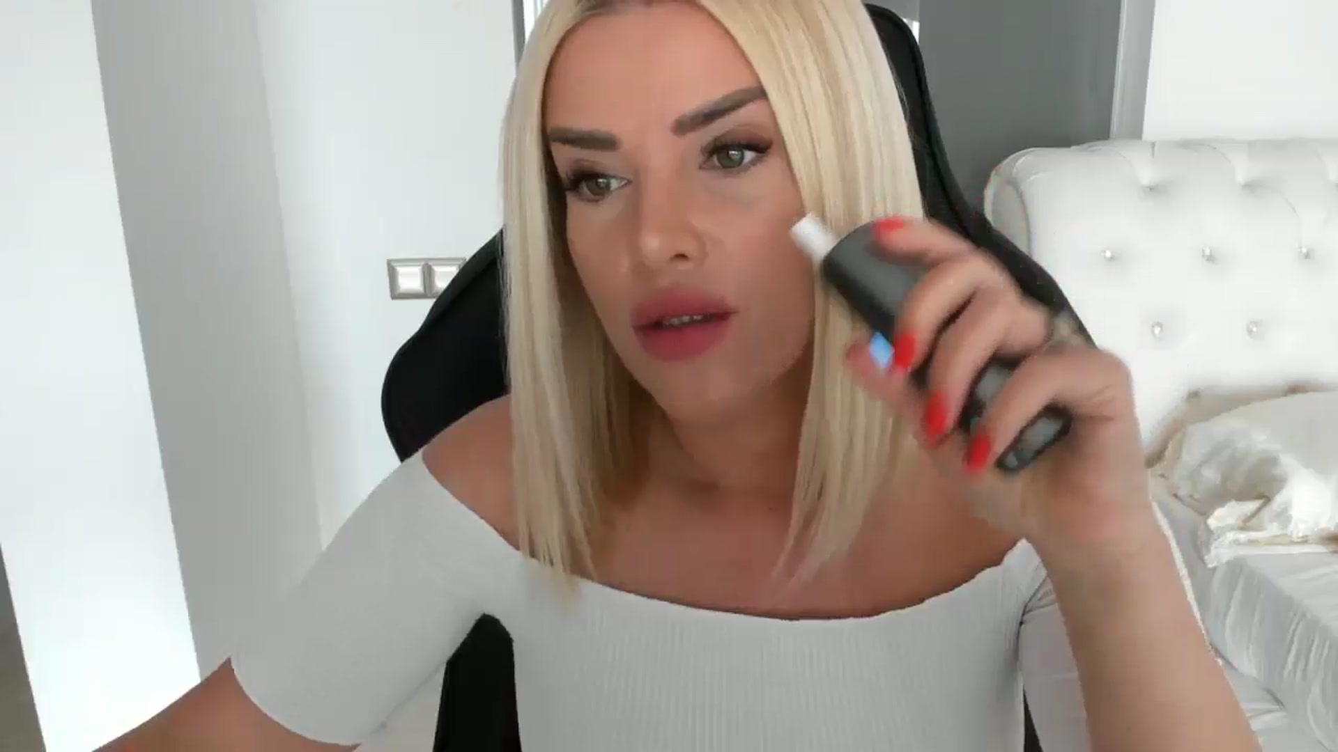 Gallery image thumbnail from Allesia_'s myfreecams stream on, 03/15/2025, 10:45 image 6 of 20