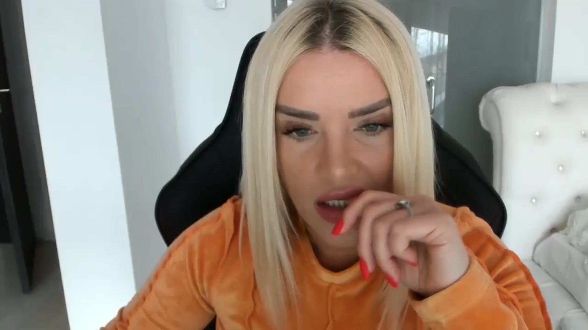 Gallery image thumbnail from Allesia_'s myfreecams stream on, 03/17/2025, 12:00 image 12 of 20