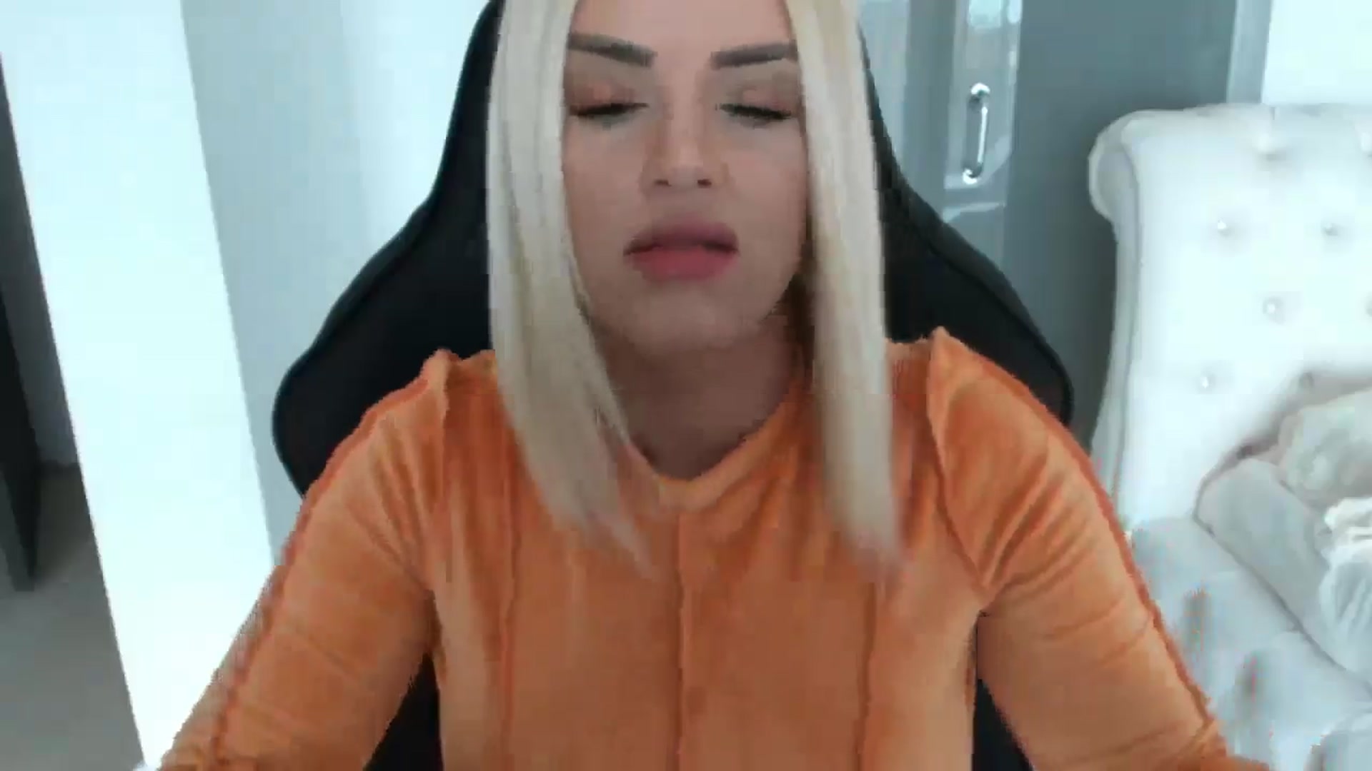 Gallery image thumbnail from Allesia_'s myfreecams stream on, 03/17/2025, 12:00 image 6 of 20