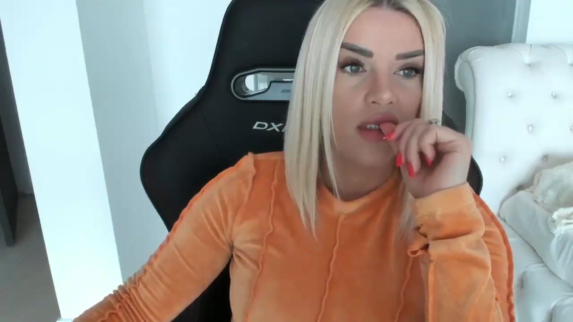 Gallery image thumbnail from Allesia_'s myfreecams stream on, 03/17/2025, 12:00 image 5 of 20