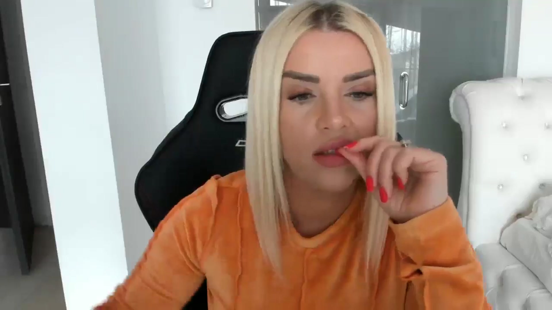 Gallery image thumbnail from Allesia_'s myfreecams stream on, 03/17/2025, 12:00 image 19 of 20
