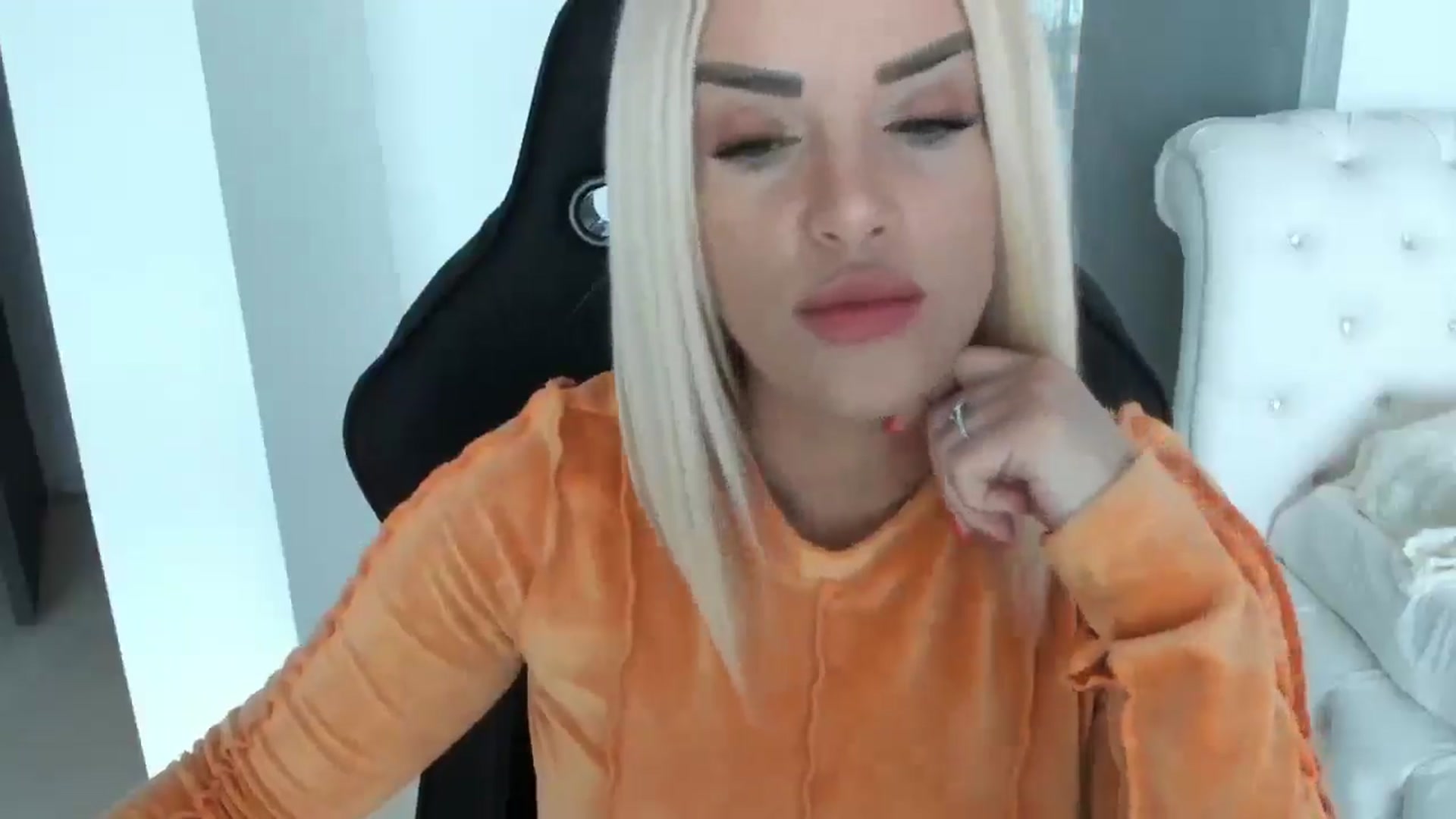 Gallery image thumbnail from Allesia_'s myfreecams stream on, 03/17/2025, 12:00 image 3 of 20