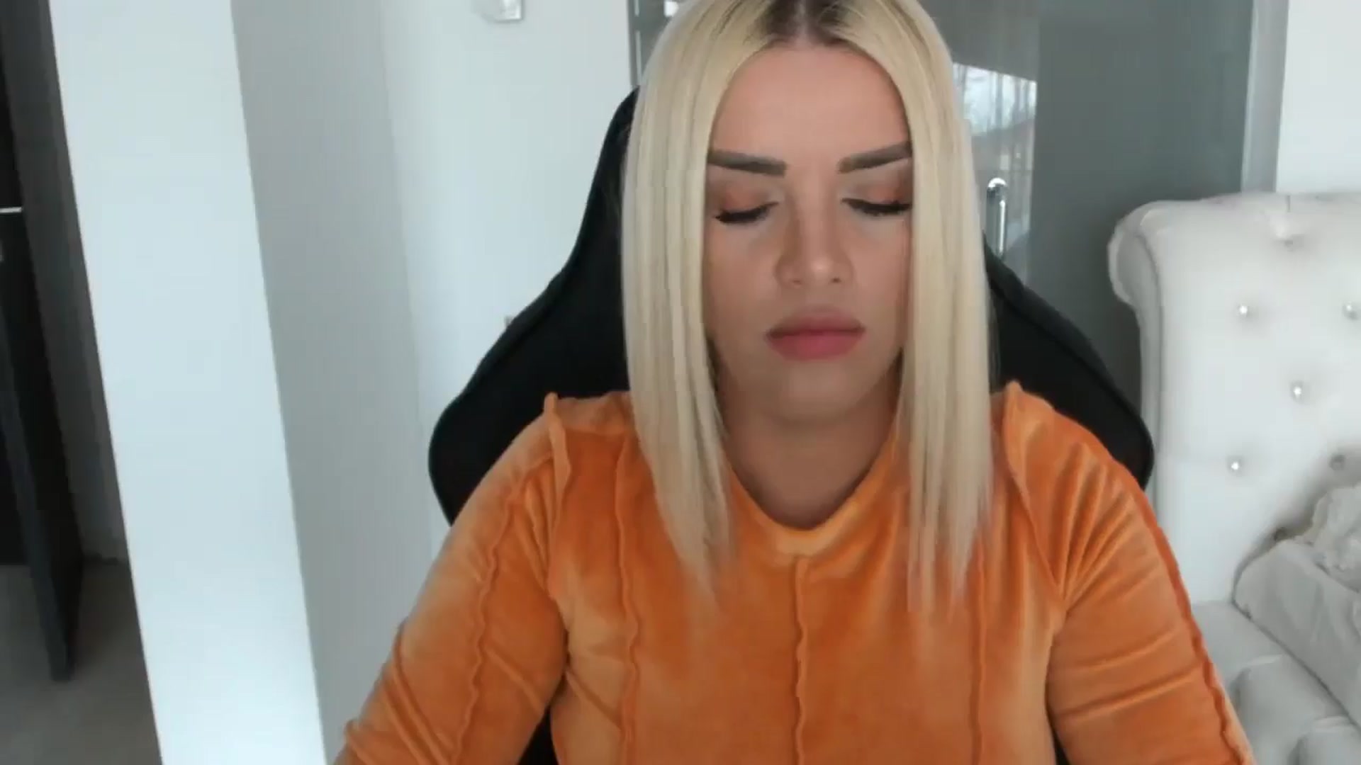 Gallery image thumbnail from Allesia_'s myfreecams stream on, 03/17/2025, 12:00 image 10 of 20
