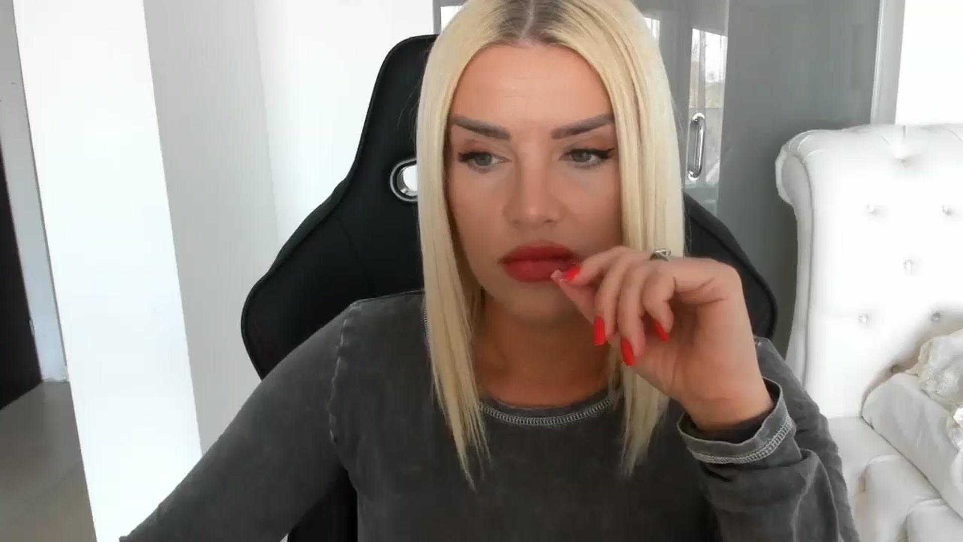 Gallery image thumbnail from Allesia_'s myfreecams stream on, 03/20/2025, 12:28 image 9 of 20