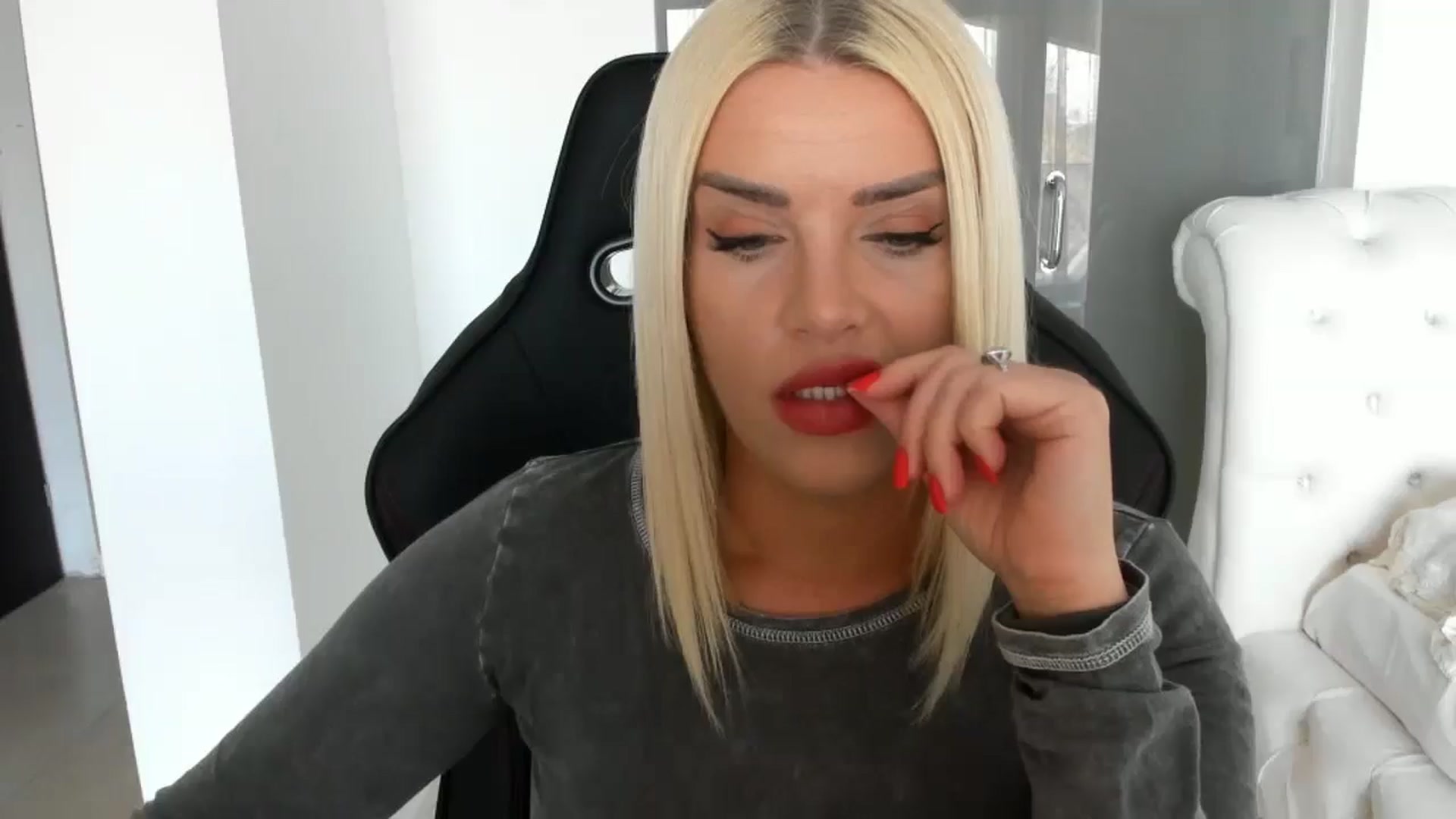 Gallery image thumbnail from Allesia_'s myfreecams stream on, 03/20/2025, 12:28 image 10 of 20
