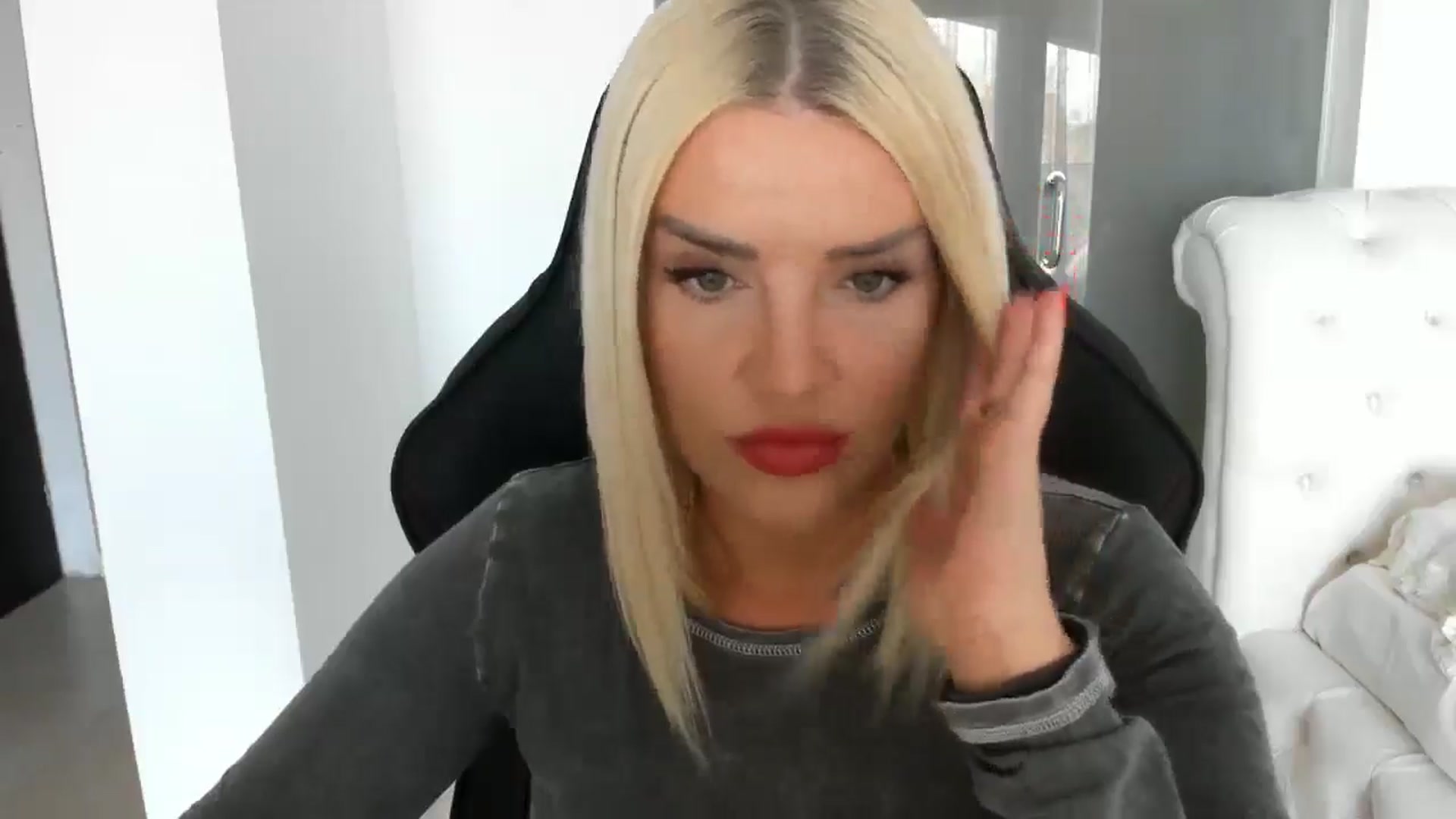 Gallery image thumbnail from Allesia_'s myfreecams stream on, 03/20/2025, 12:28 image 13 of 20