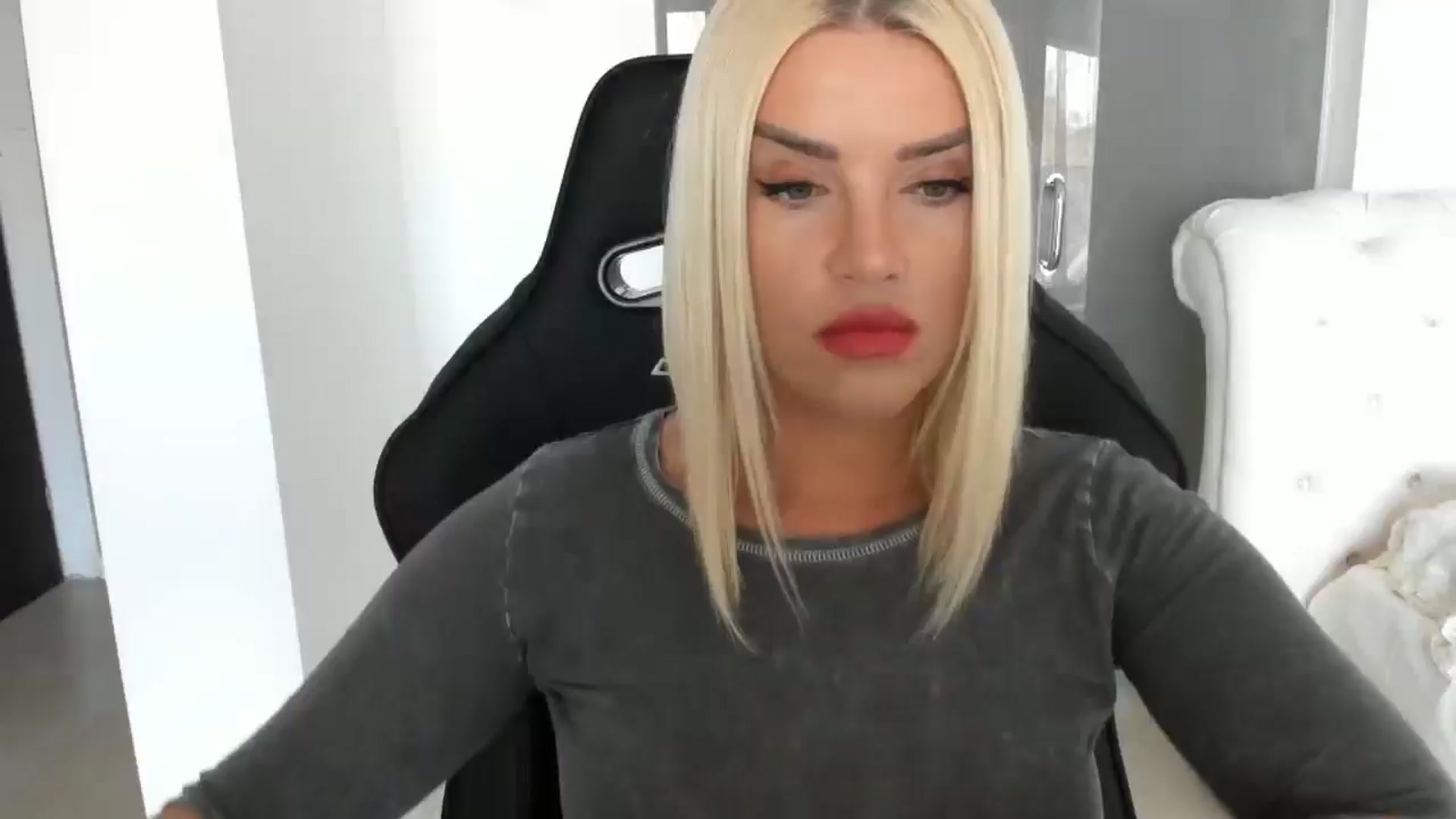 Gallery image thumbnail from Allesia_'s myfreecams stream on, 03/20/2025, 12:28 image 1 of 20