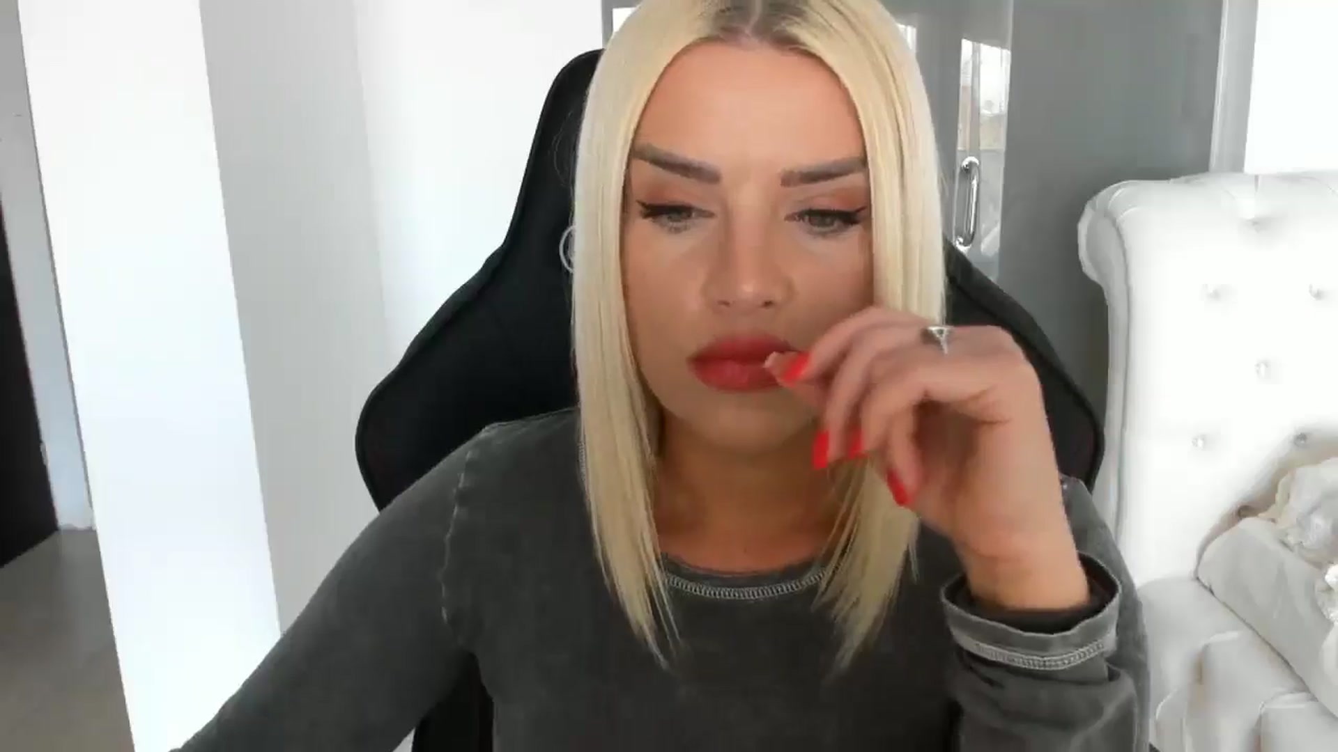 Gallery image thumbnail from Allesia_'s myfreecams stream on, 03/20/2025, 12:28 image 18 of 20