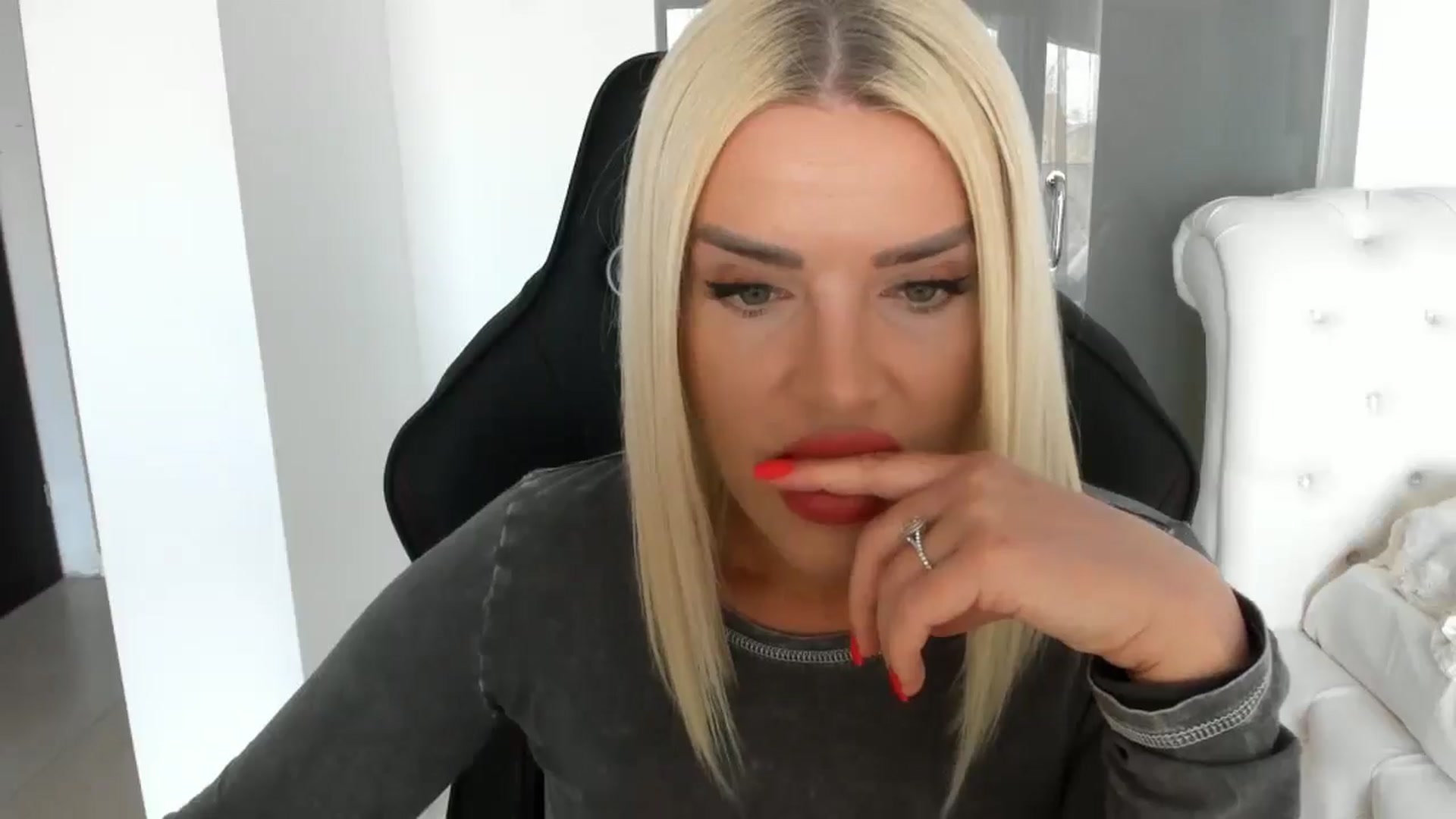 Gallery image thumbnail from Allesia_'s myfreecams stream on, 03/20/2025, 12:28 image 16 of 20