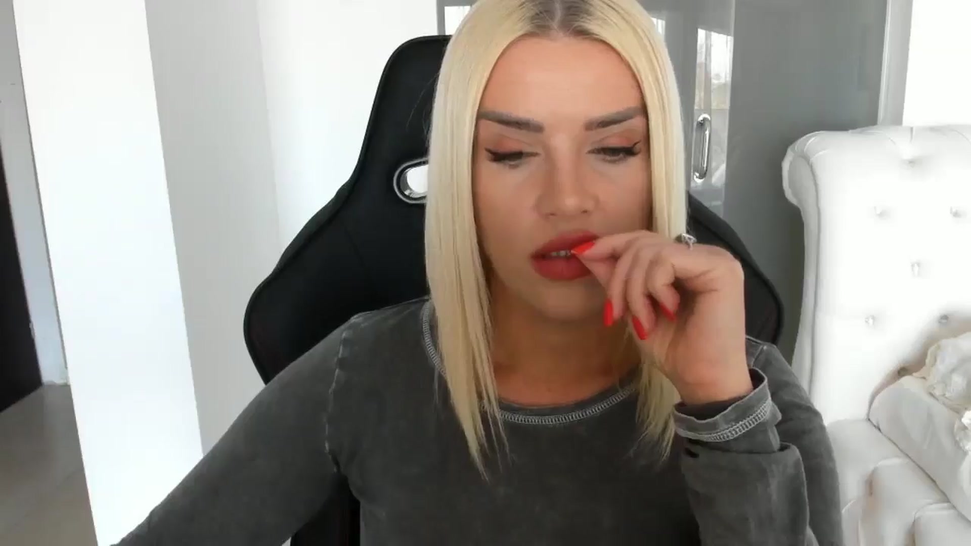 Gallery image thumbnail from Allesia_'s myfreecams stream on, 03/20/2025, 12:28 image 8 of 20