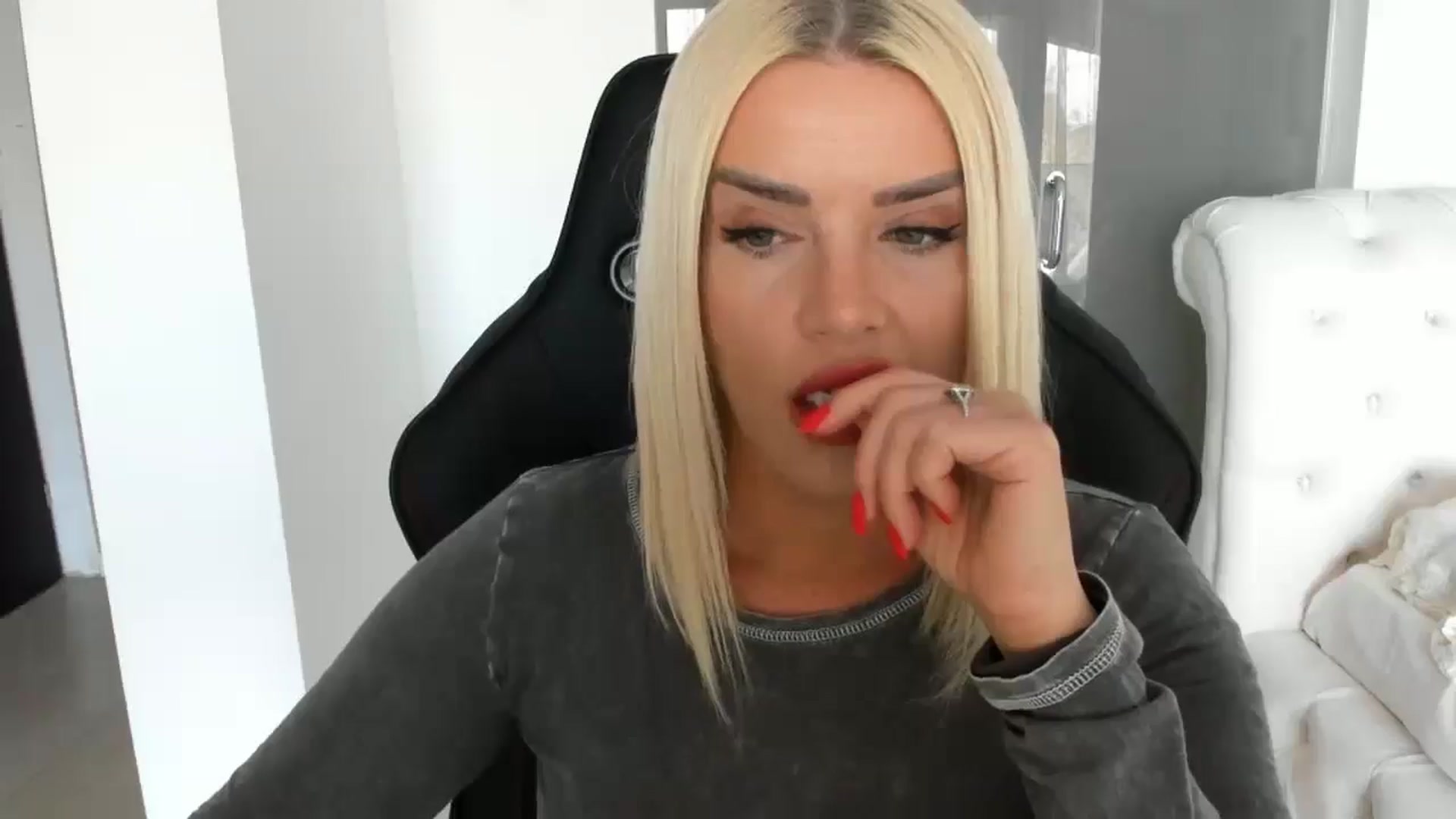 Gallery image thumbnail from Allesia_'s myfreecams stream on, 03/20/2025, 12:28 image 12 of 20