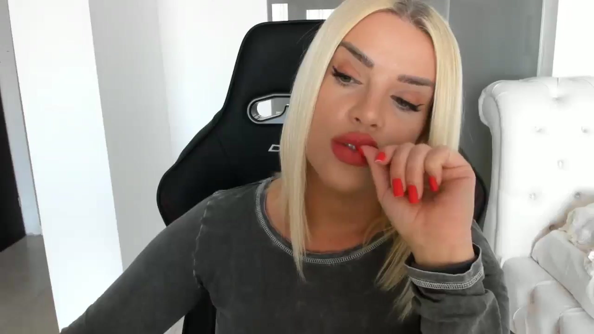 Gallery image thumbnail from Allesia_'s myfreecams stream on, 03/20/2025, 12:28 image 11 of 20
