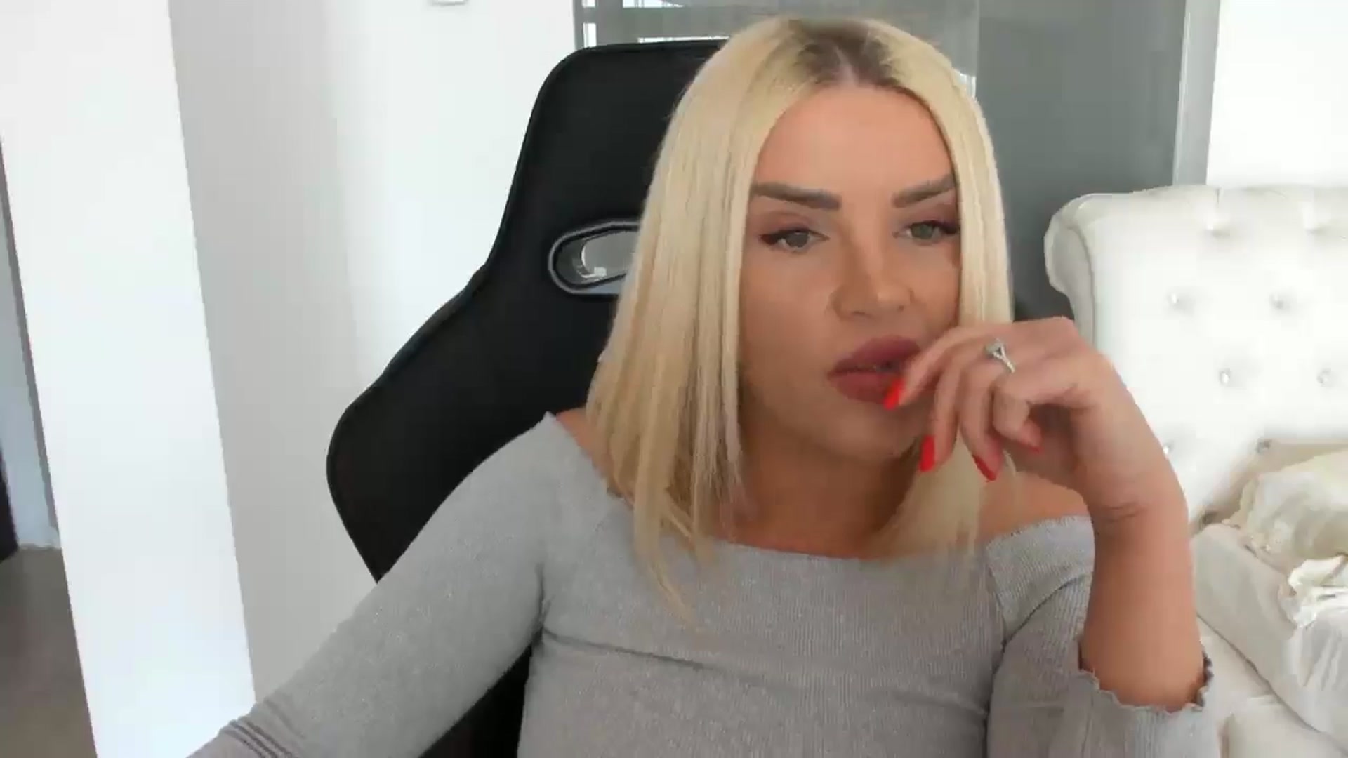 Gallery image thumbnail from Allesia_'s myfreecams stream on, 03/21/2025, 11:35 image 8 of 20
