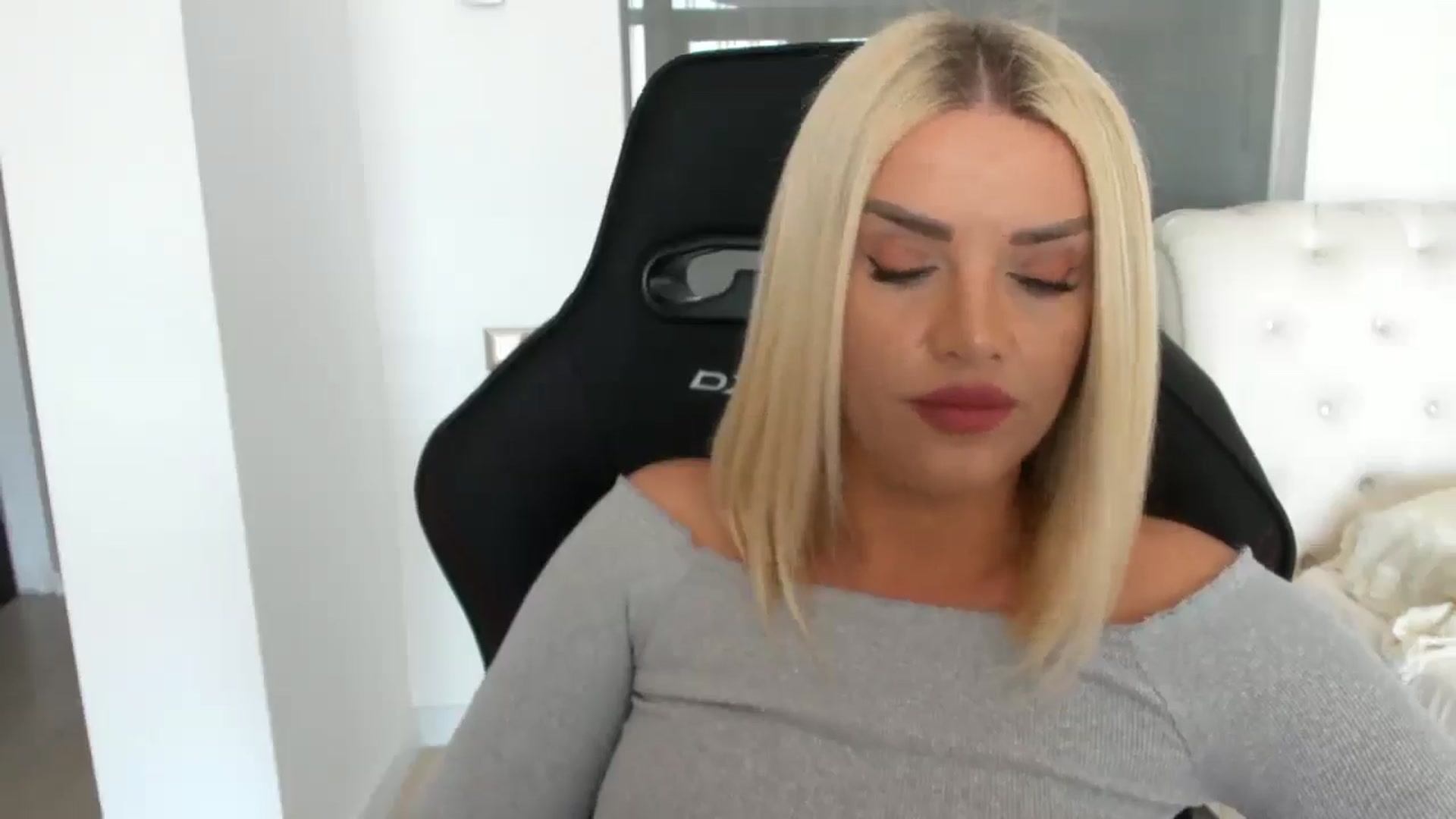 Gallery image thumbnail from Allesia_'s myfreecams stream on, 03/21/2025, 11:35 image 11 of 20