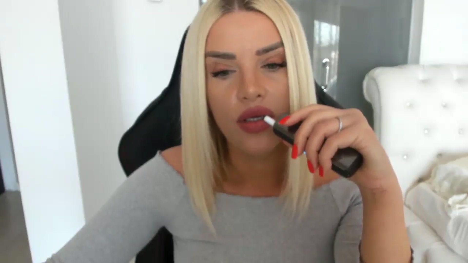 Gallery image thumbnail from Allesia_'s myfreecams stream on, 03/21/2025, 11:35 image 15 of 20