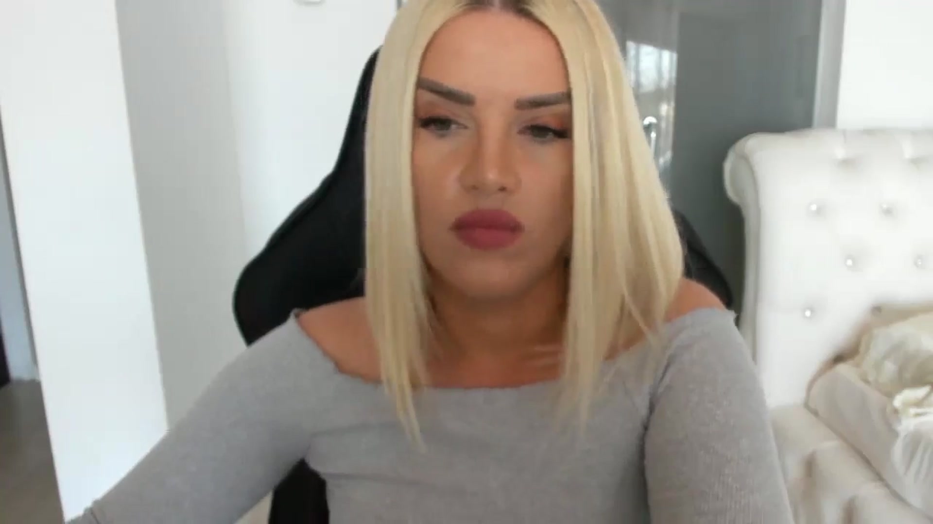Gallery image thumbnail from Allesia_'s myfreecams stream on, 03/21/2025, 11:35 image 16 of 20