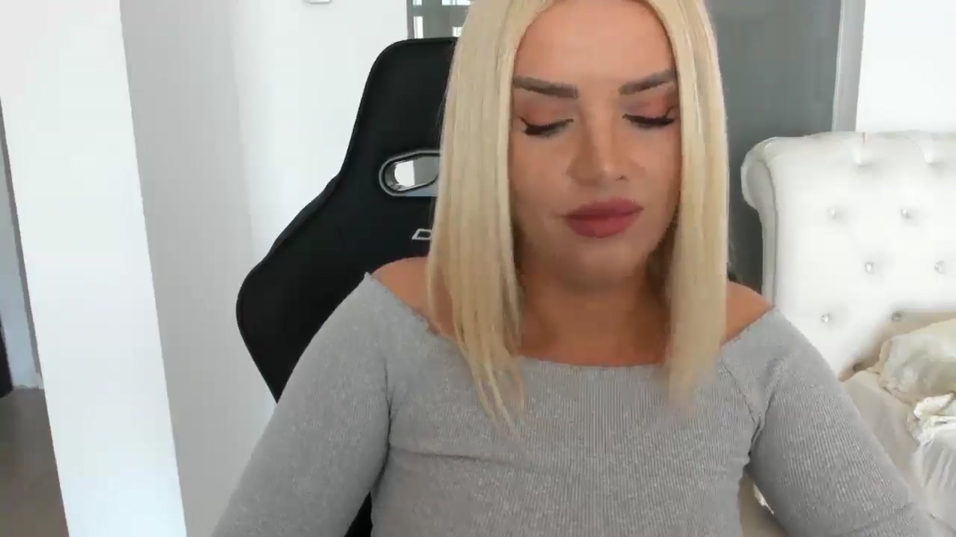 Gallery image thumbnail from Allesia_'s myfreecams stream on, 03/21/2025, 11:35 image 13 of 20