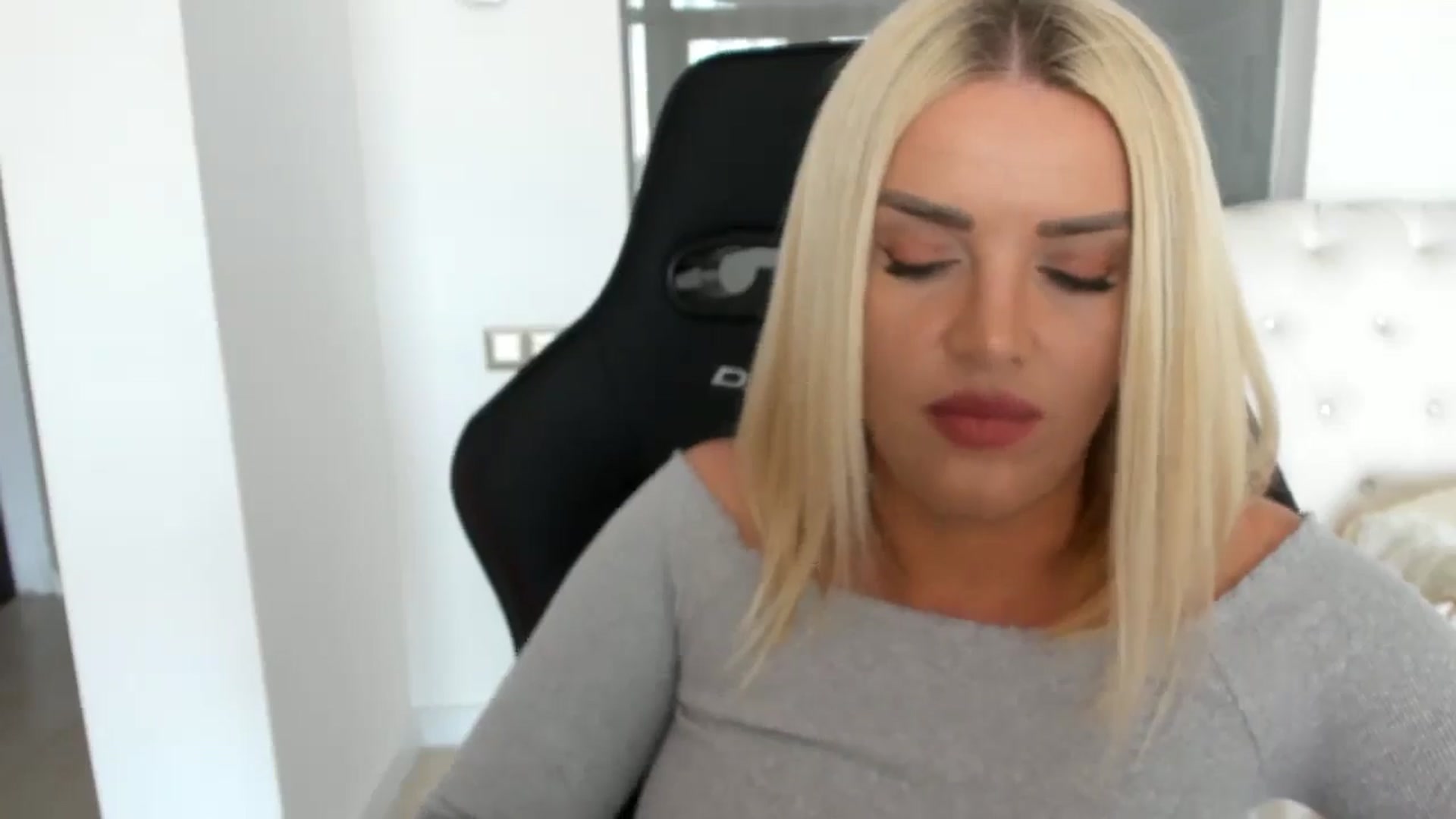 Gallery image thumbnail from Allesia_'s myfreecams stream on, 03/21/2025, 11:35 image 19 of 20