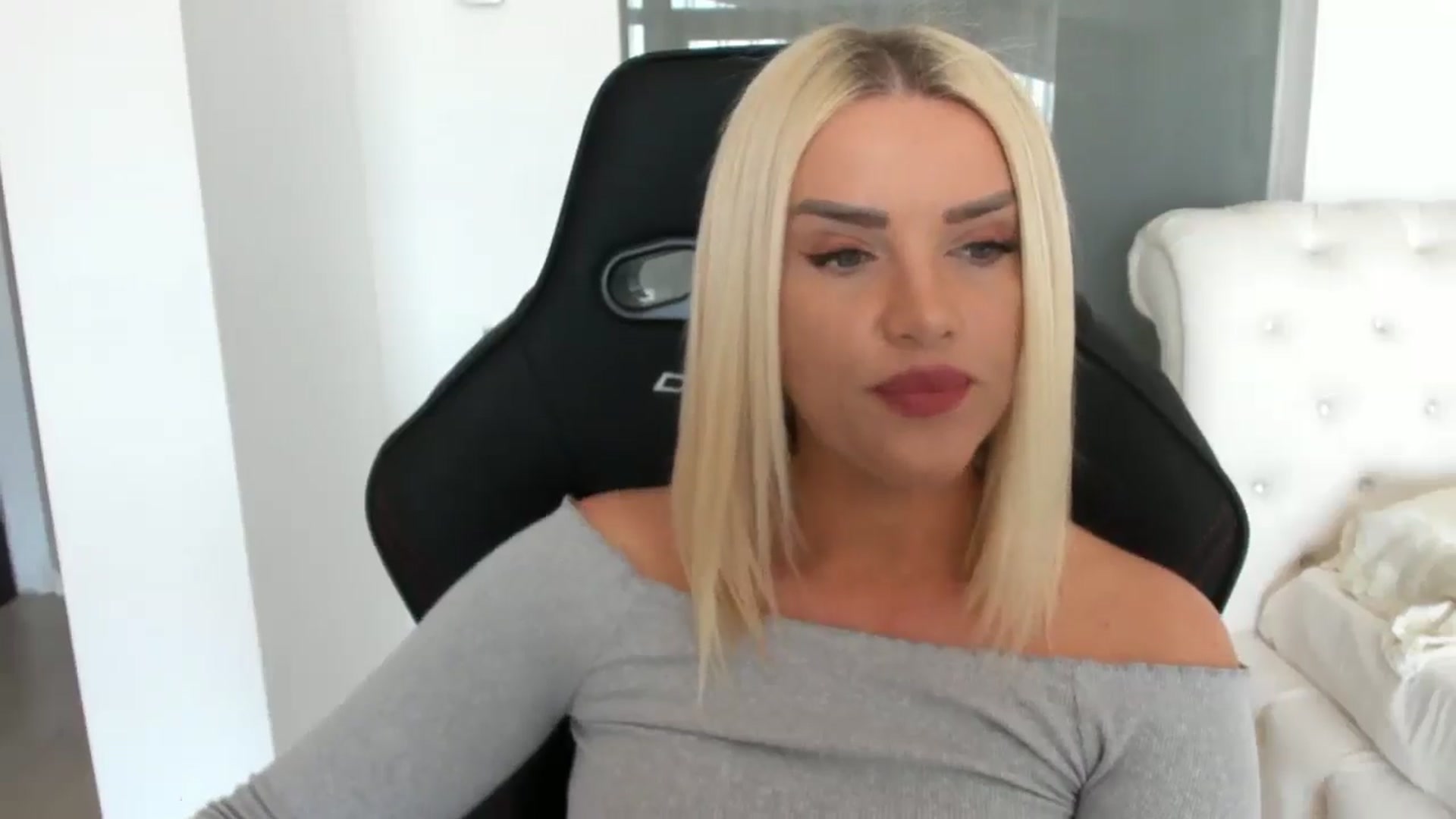 Gallery image thumbnail from Allesia_'s myfreecams stream on, 03/21/2025, 11:35 image 2 of 20