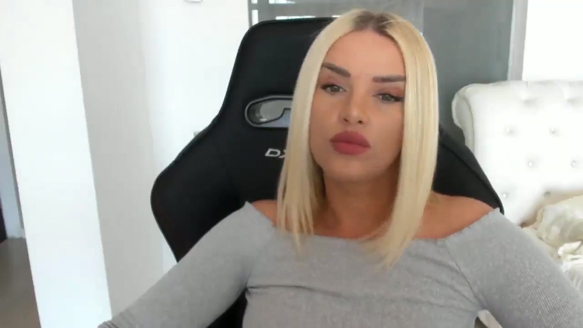 Gallery image thumbnail from Allesia_'s myfreecams stream on, 03/21/2025, 11:35 image 10 of 20