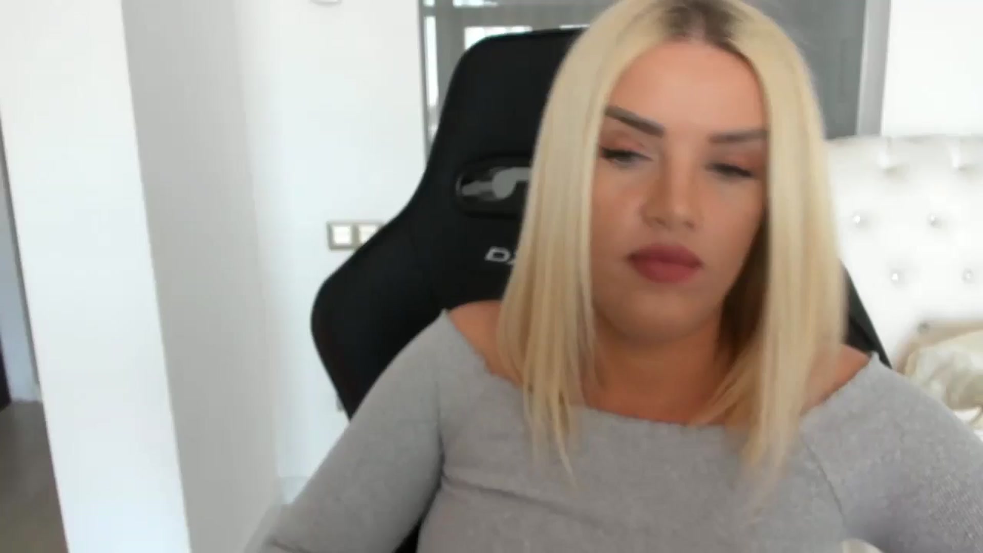Gallery image thumbnail from Allesia_'s myfreecams stream on, 03/21/2025, 11:35 image 18 of 20