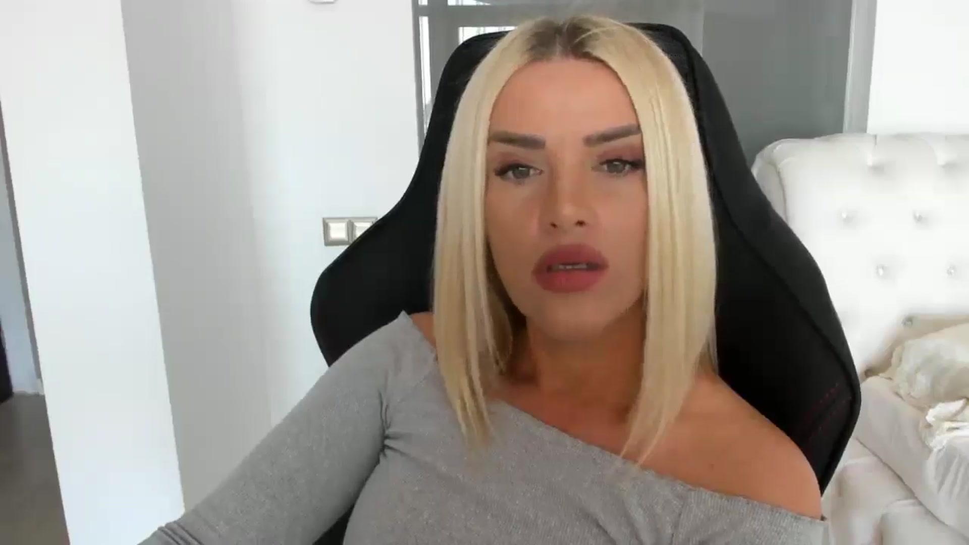 Gallery image thumbnail from Allesia_'s myfreecams stream on, 03/21/2025, 11:59 image 6 of 20