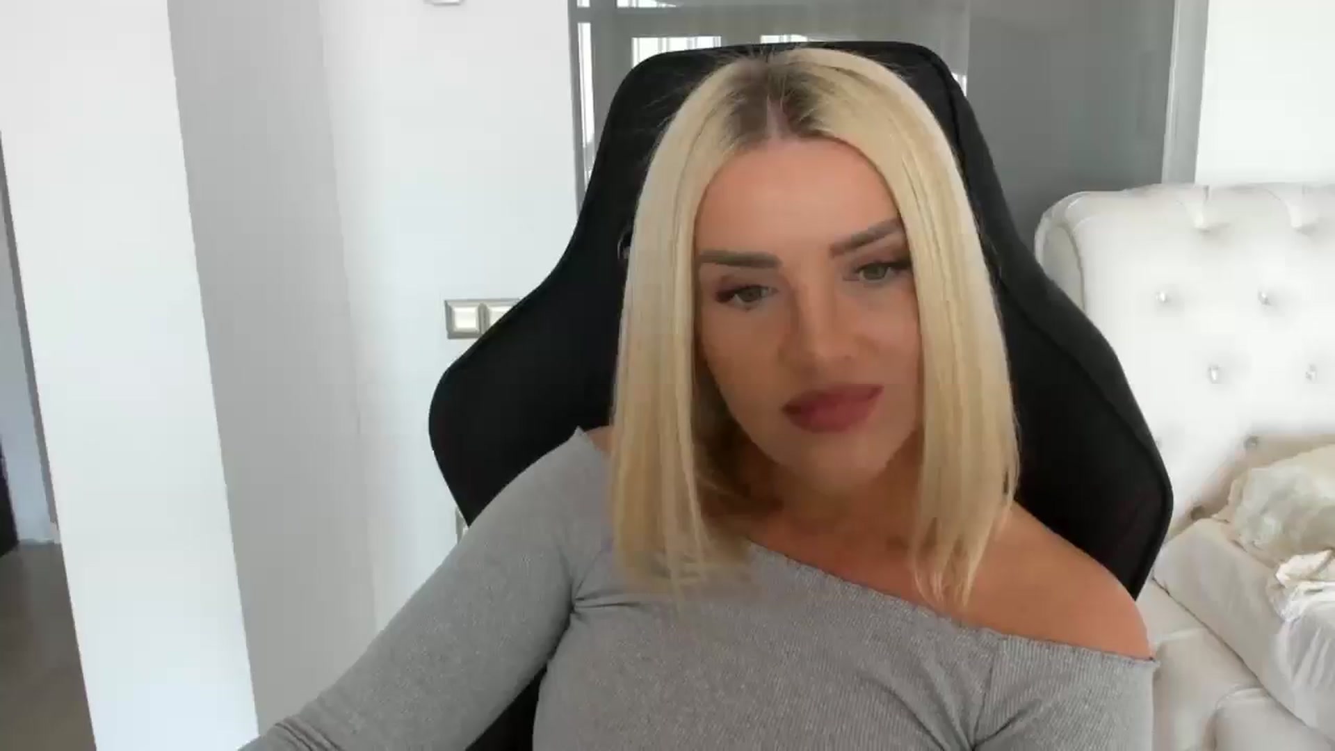 Gallery image thumbnail from Allesia_'s myfreecams stream on, 03/21/2025, 11:59 image 9 of 20