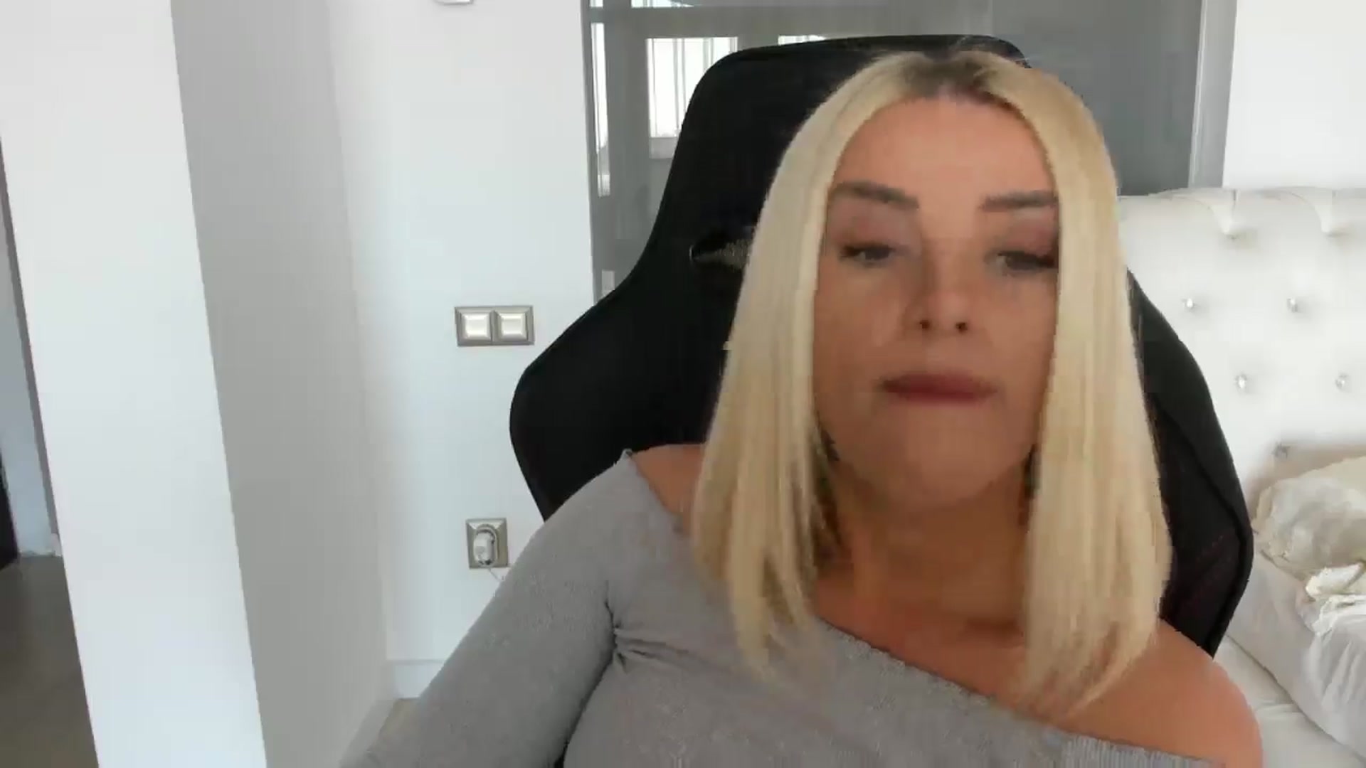 Gallery image thumbnail from Allesia_'s myfreecams stream on, 03/21/2025, 11:59 image 17 of 20